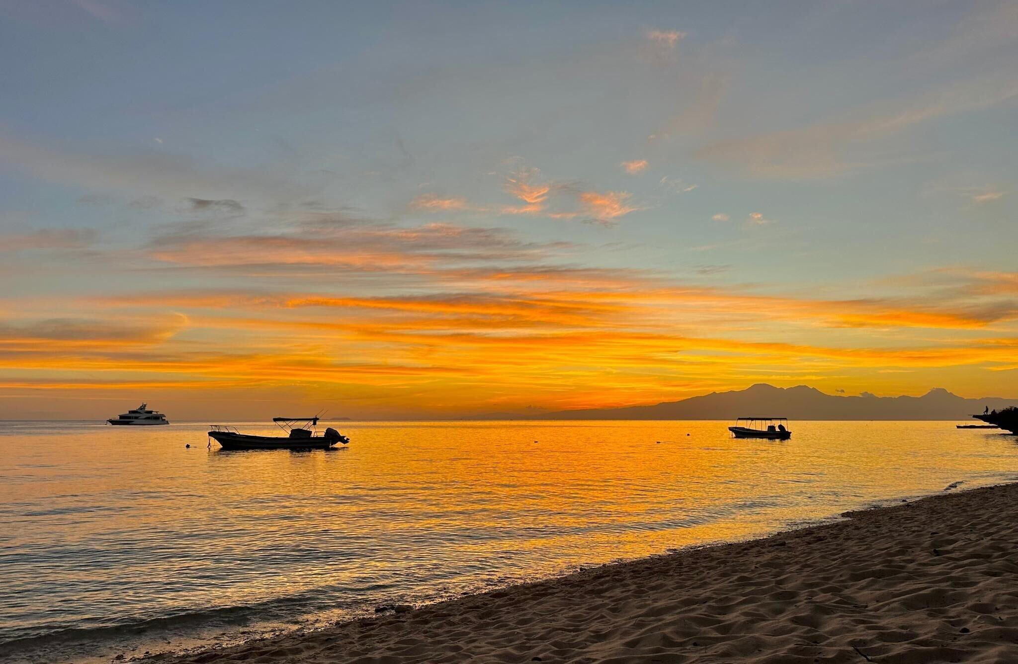Vista Exterior Coco Grove Beach Resort