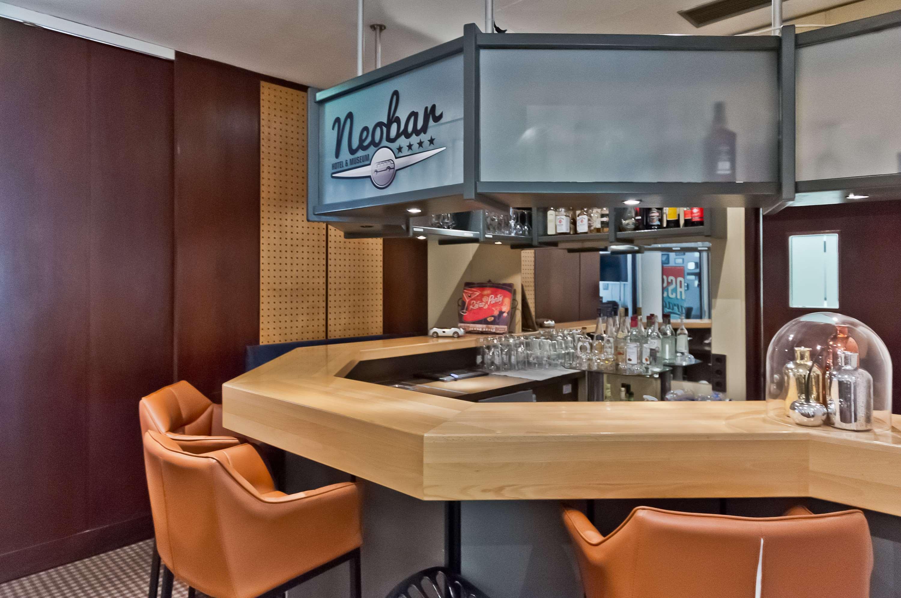 Bar/Salón Arthotel ANA Neotel