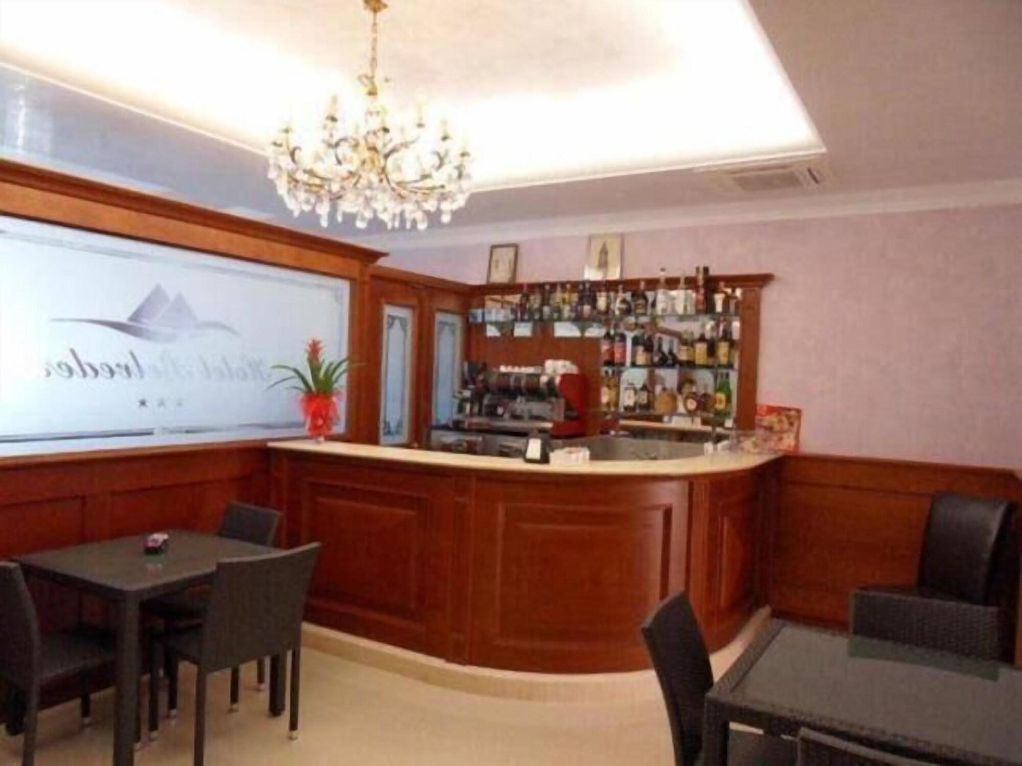 Bar/Salón Hotel Belvedere