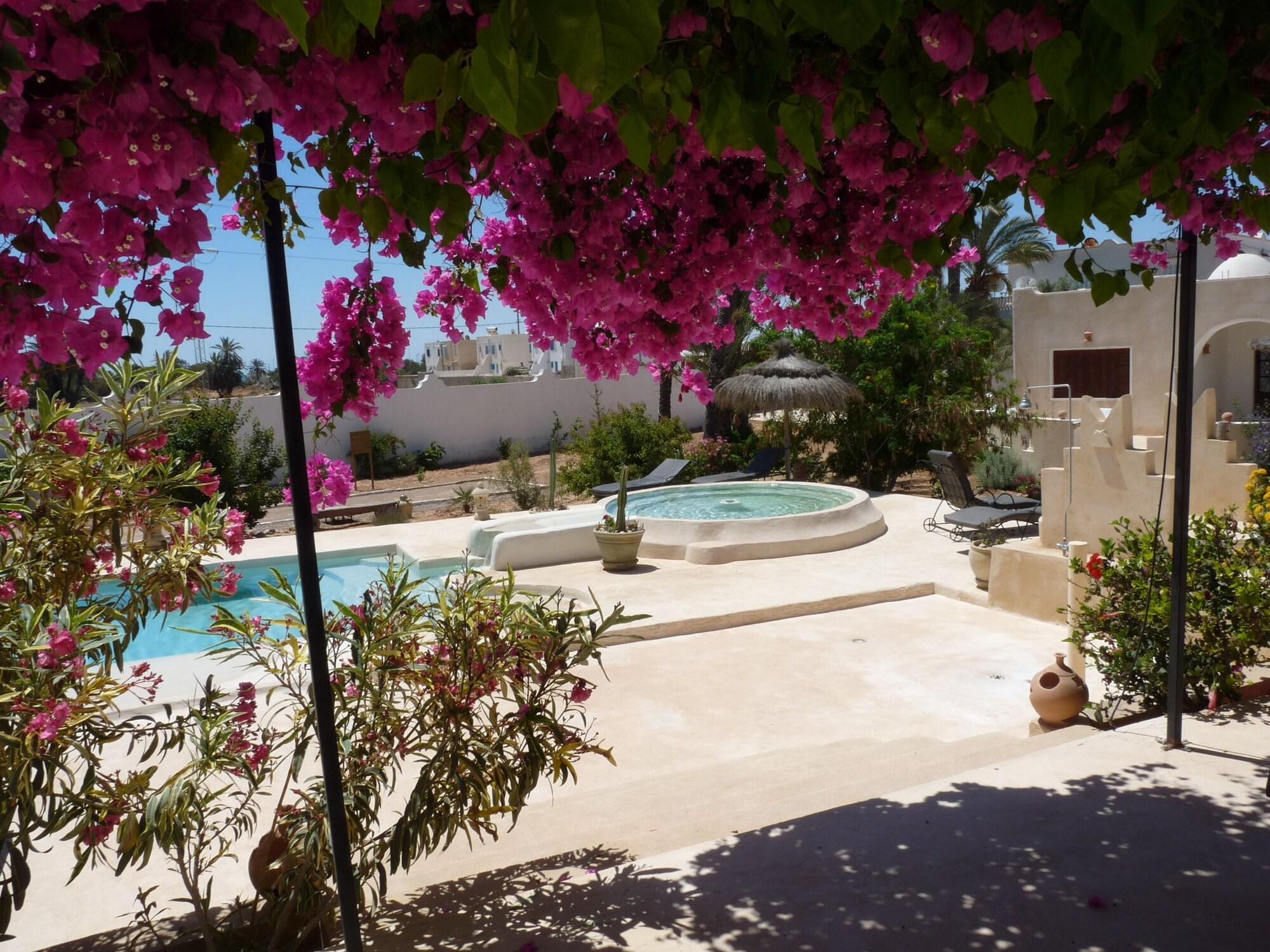 Vista Exterior Menzelcaja