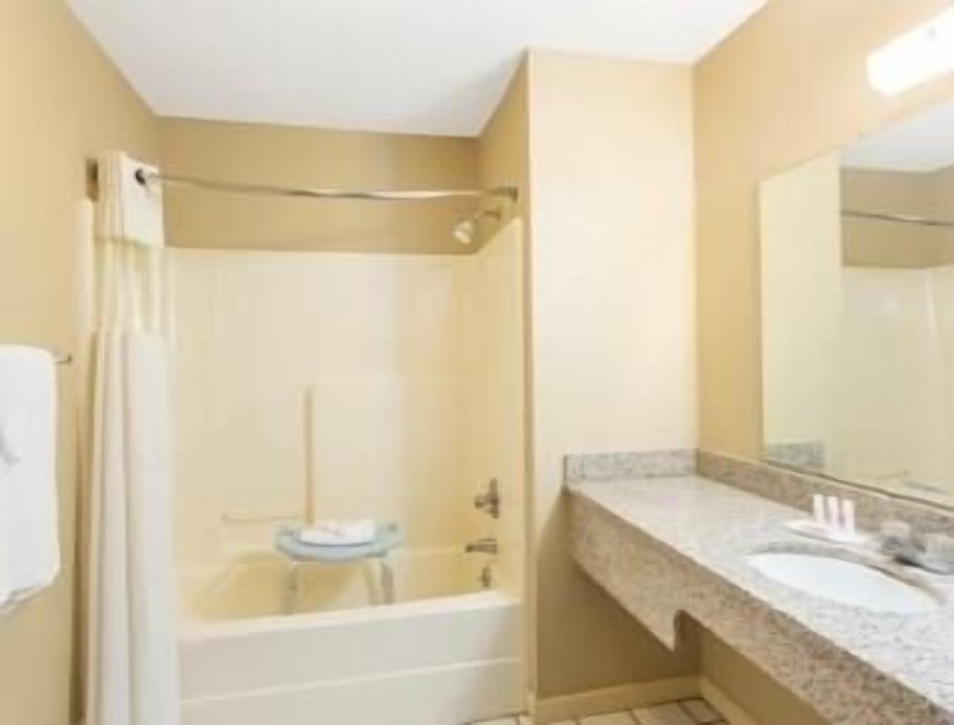 Equipamiento de Habitación Days Inn by Wyndham Brownsville