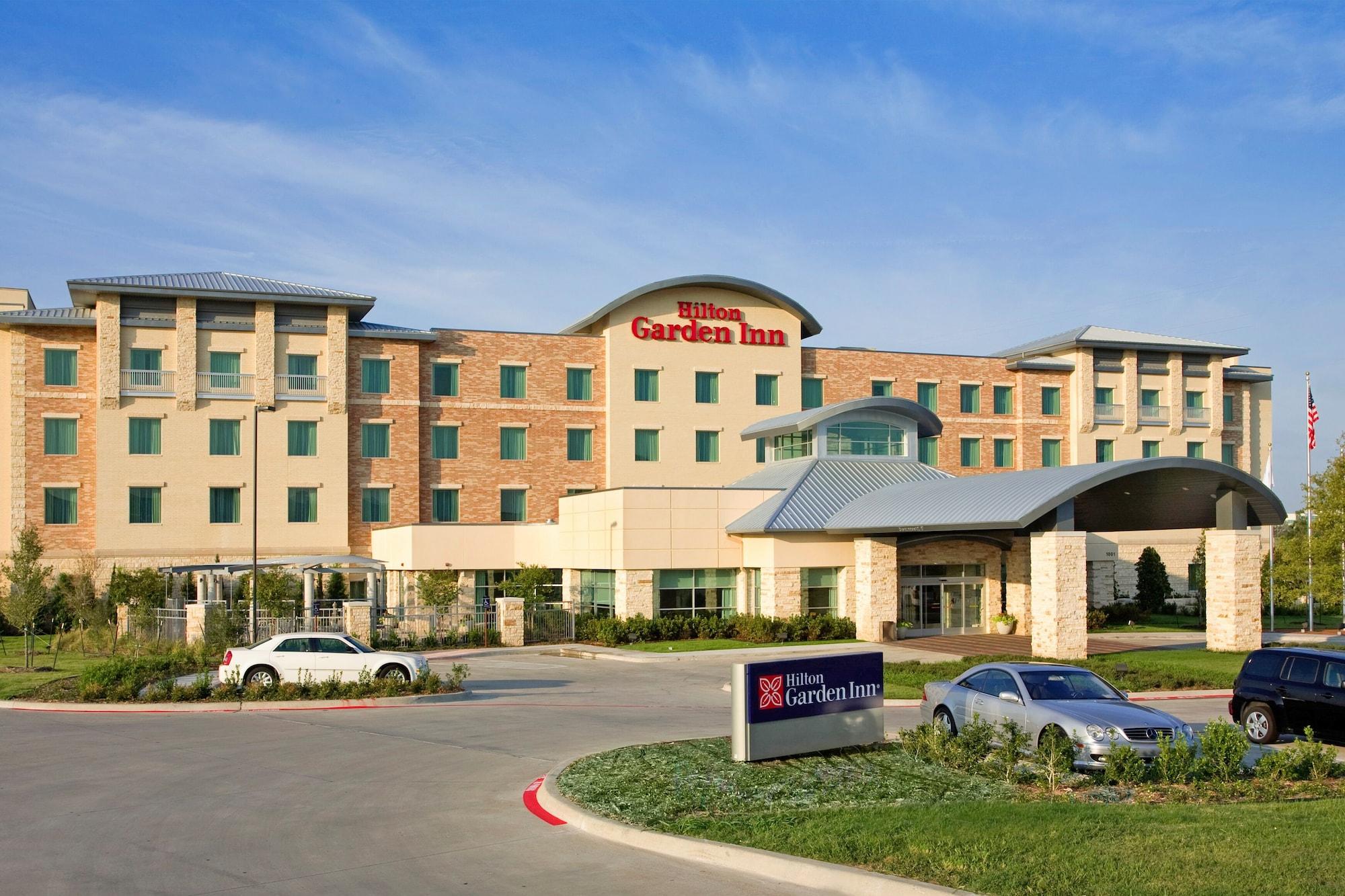Vista Exterior Hilton Garden Inn Dallas Richardson