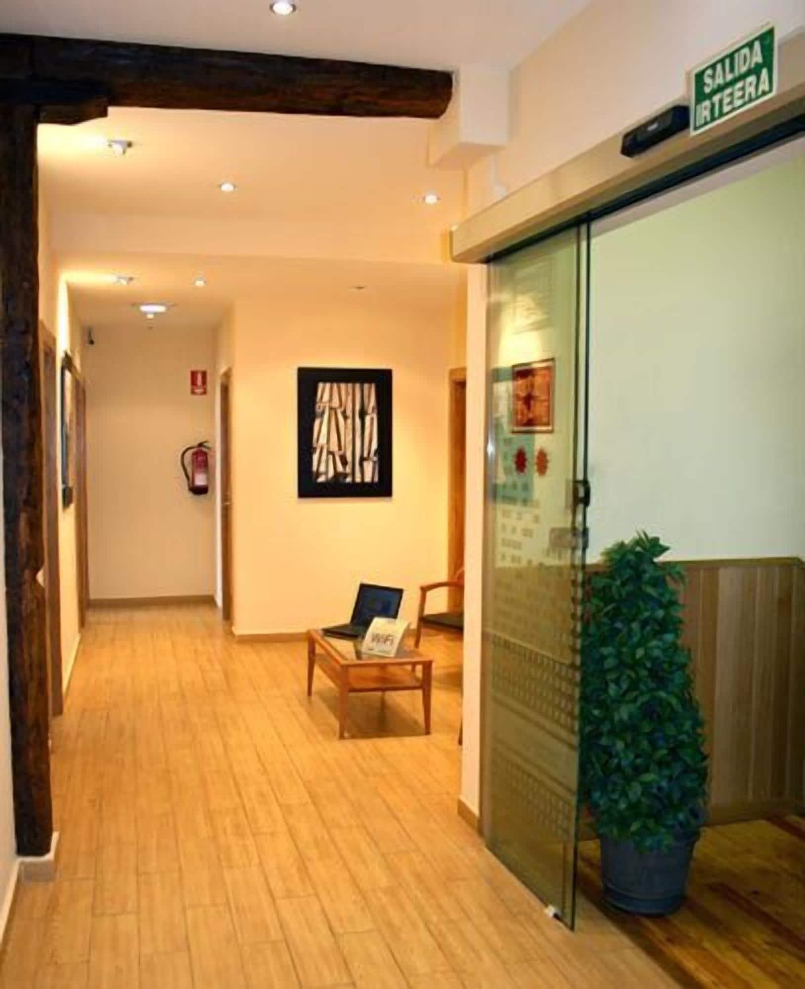 Varios Musika Plaza Pentsioa