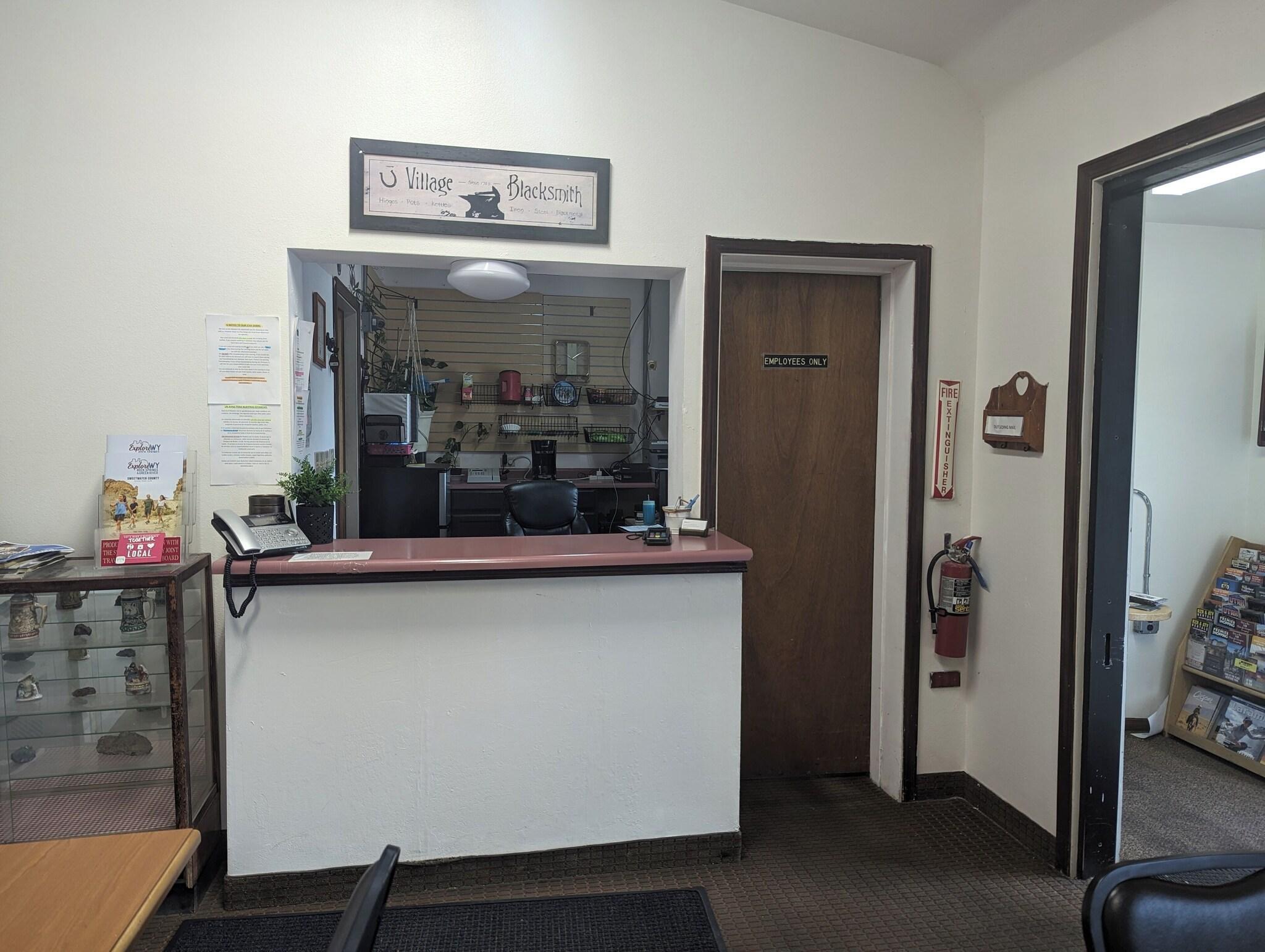 Vista Lobby Western Inn