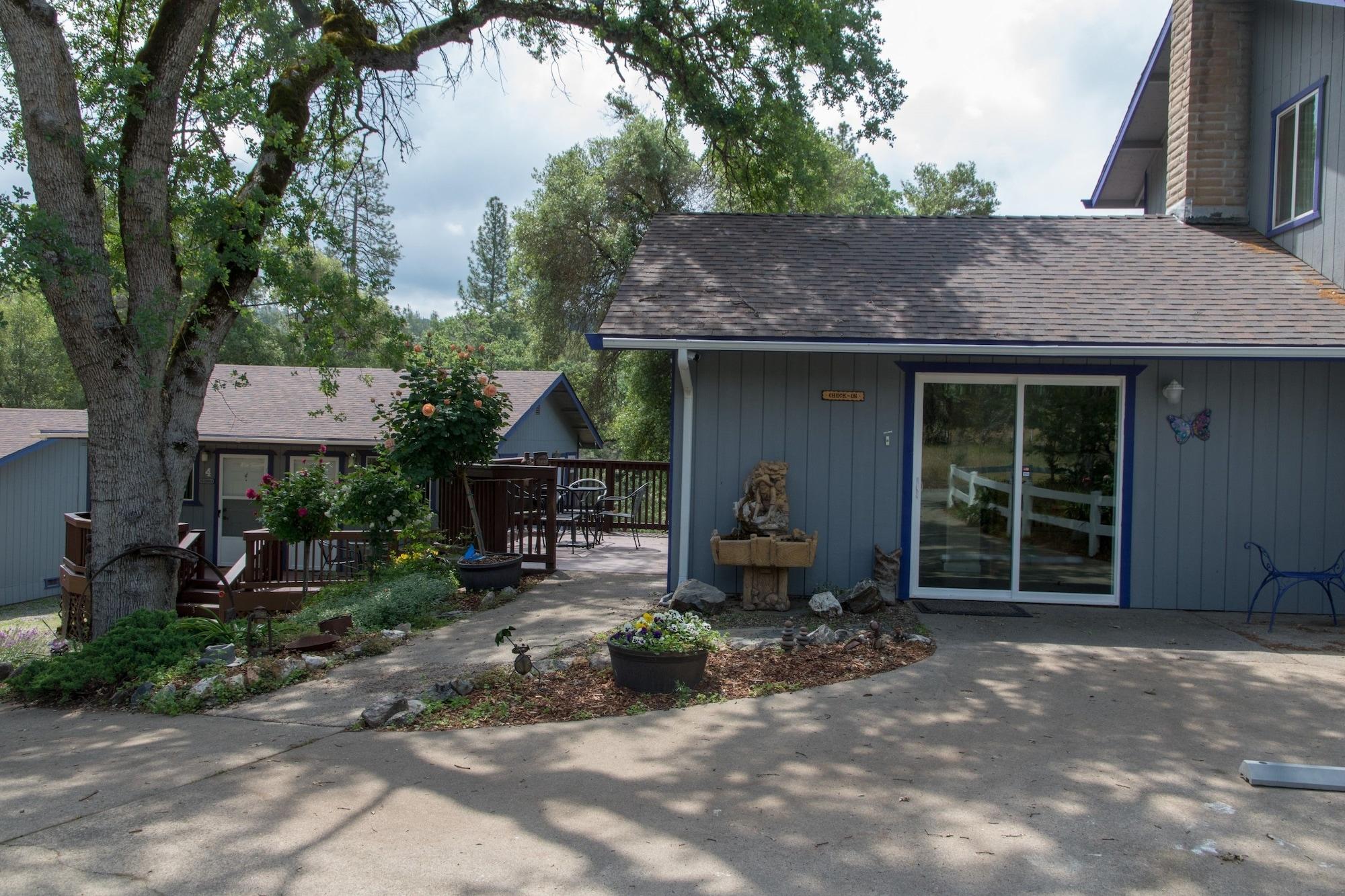 Vista Exterior Little Valley Inn