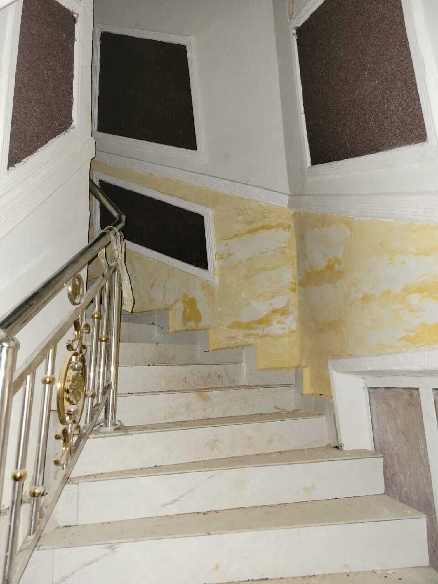 Varios international royal hotel