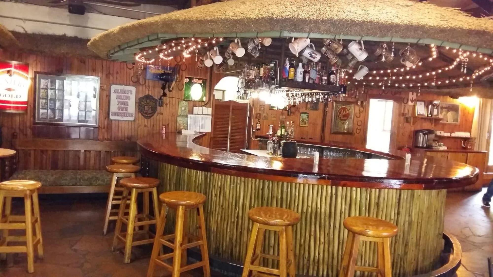 Bar/Salón Ascot Inn