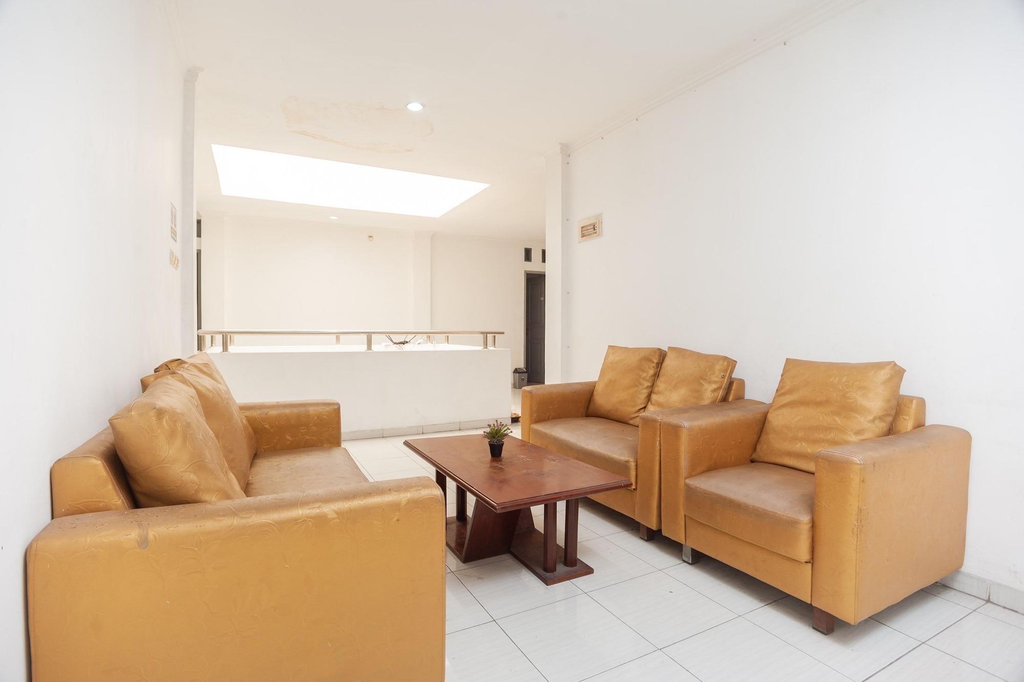 Comodidades del Alojamiento RedDoorz Syariah near Grand Galaxy Park