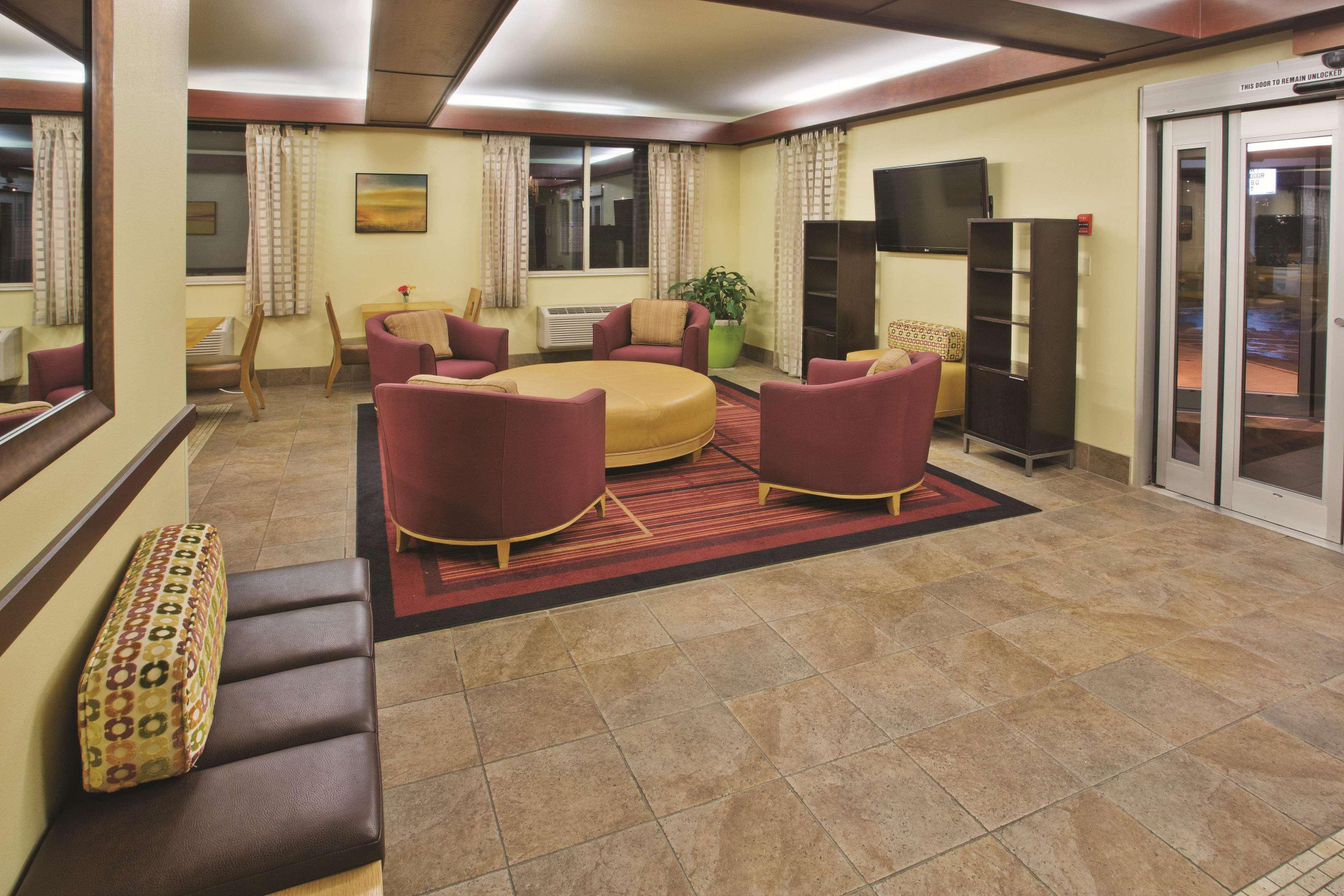 Vista Lobby La Quinta Inn Suites By Wyndham Helena