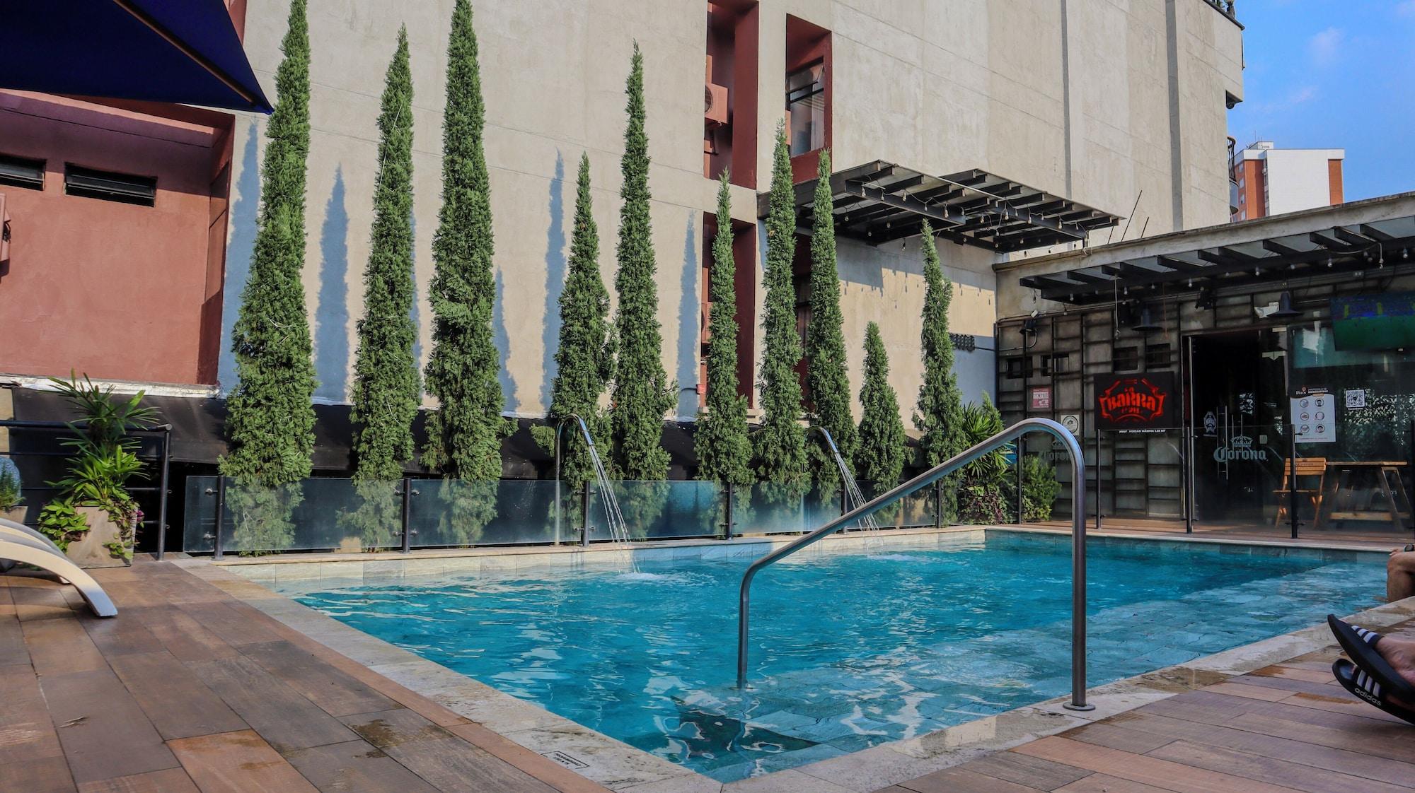 Vista Piscina Hotel Alessio
