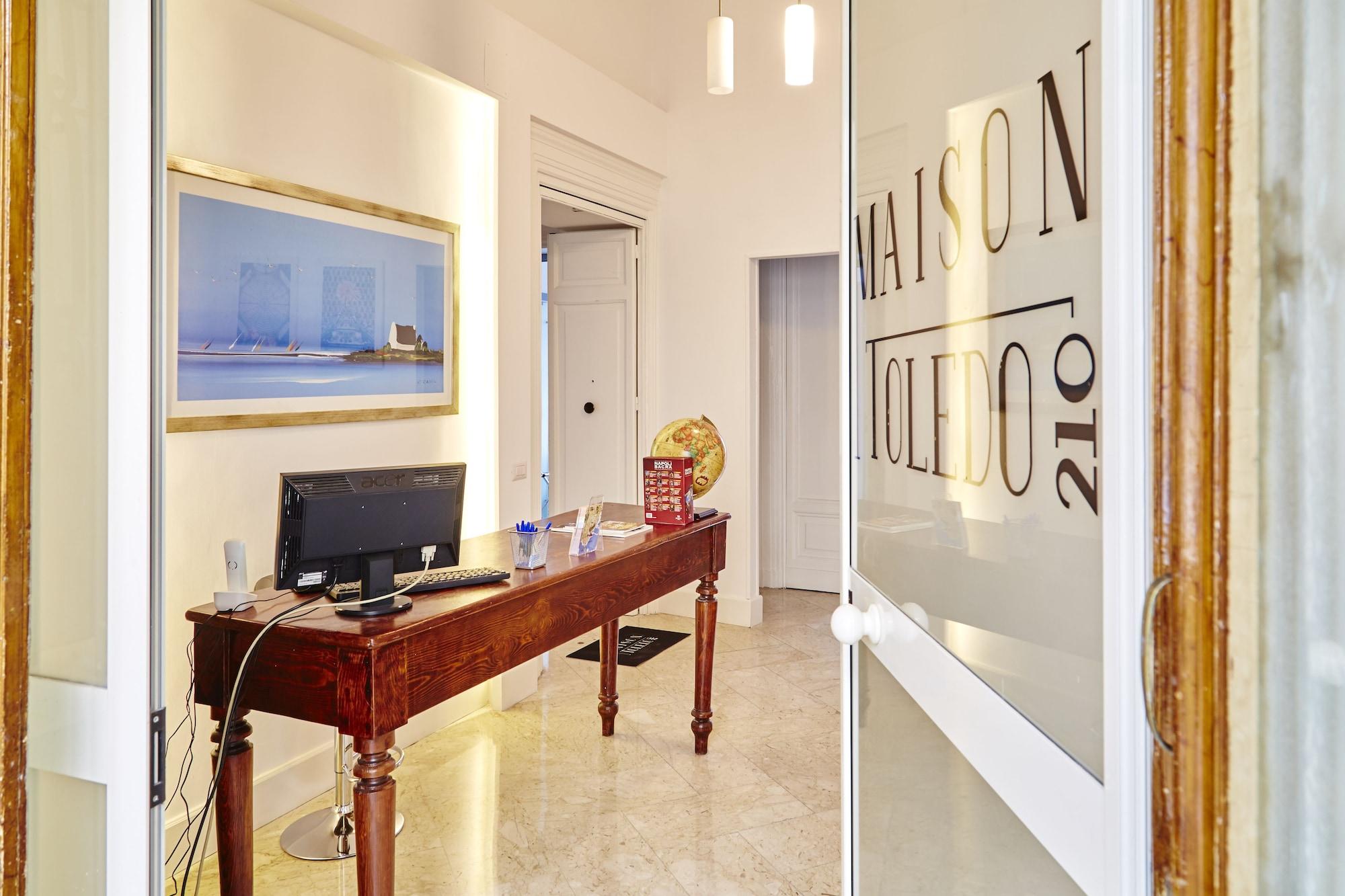 Vista Lobby Maison Toledo 210