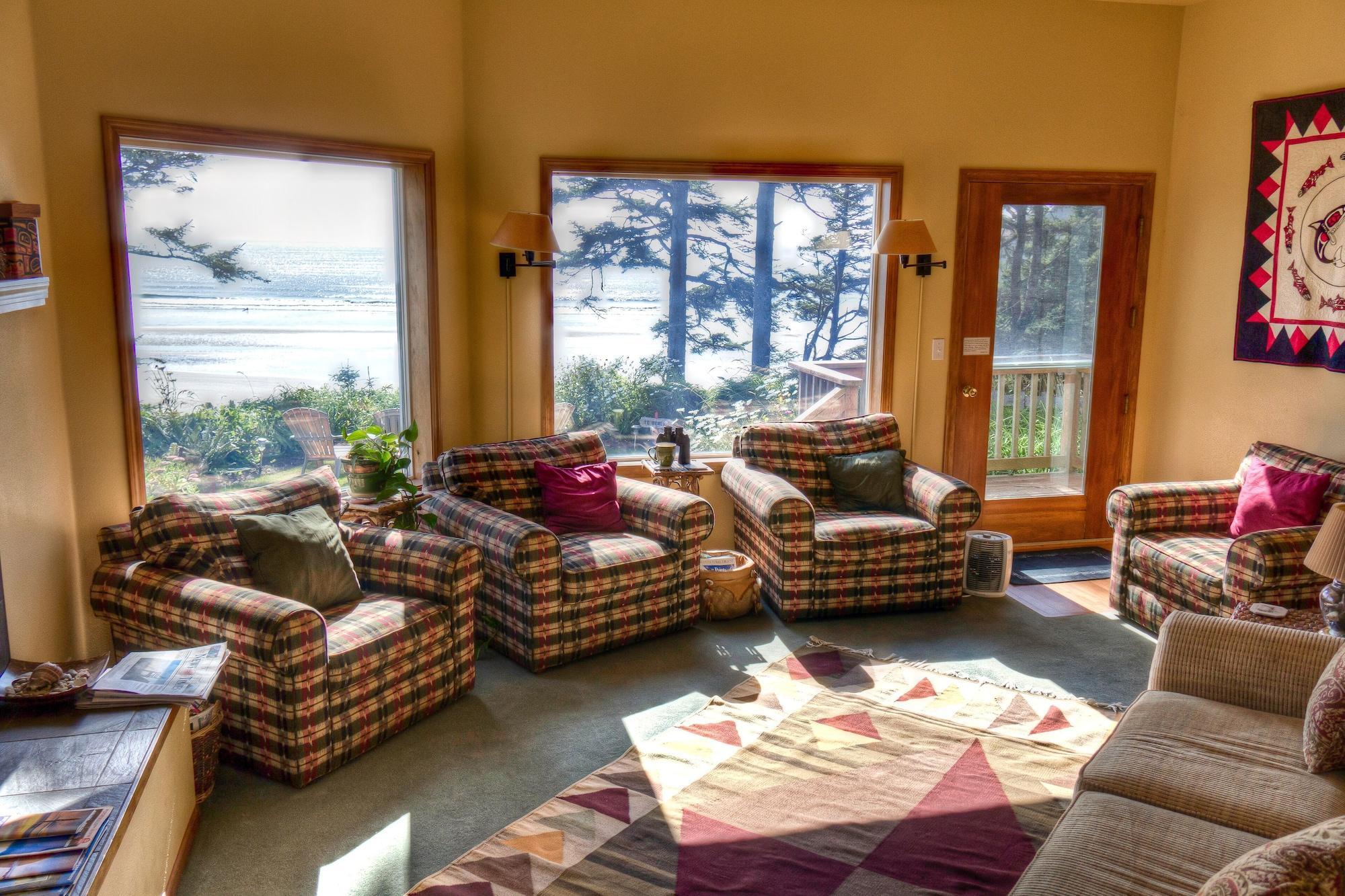 Vista Lobby Tyee Lodge Oceanfront B&B