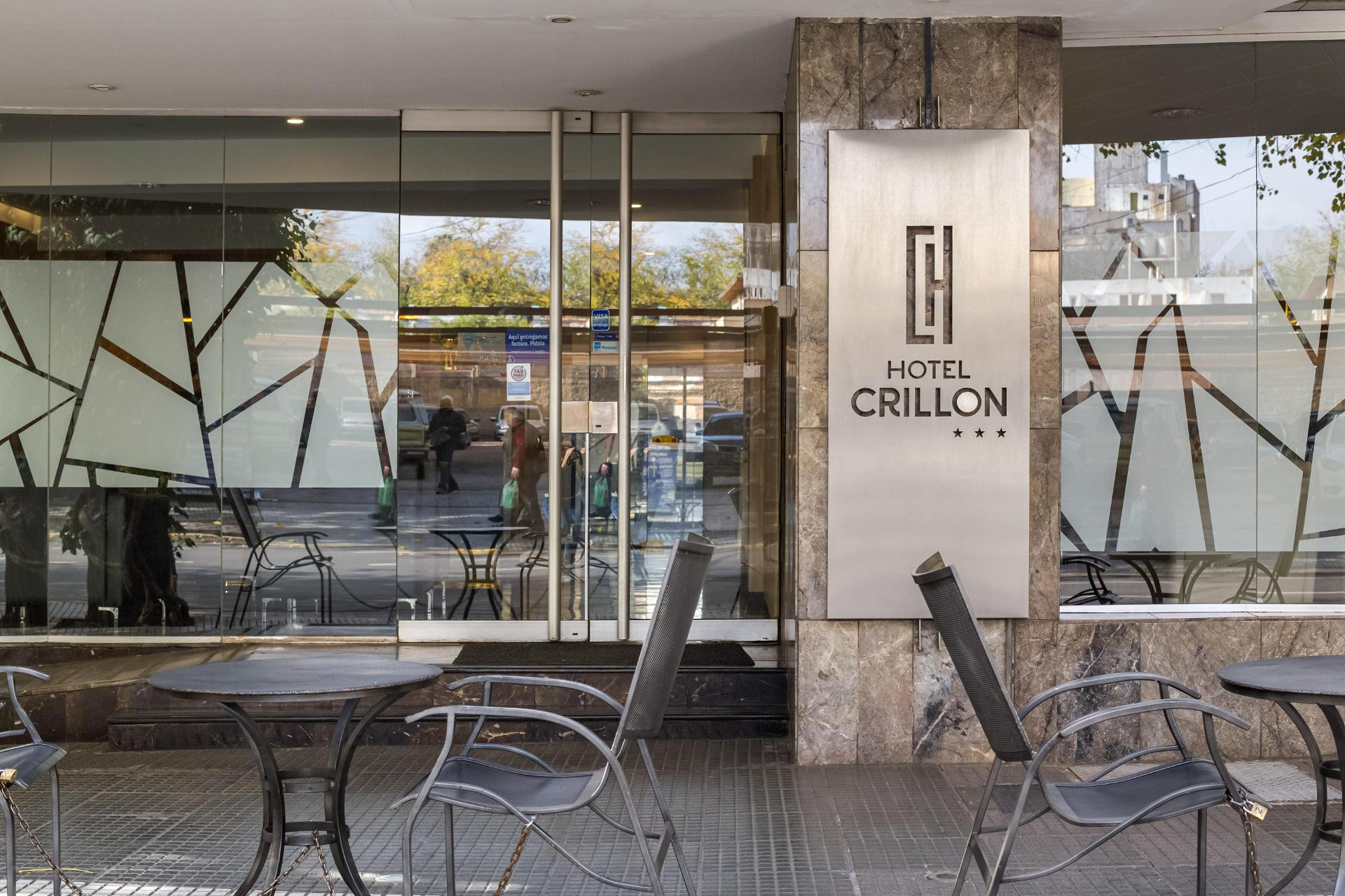 Comodidades del Alojamiento Crillon Hotel Mendoza