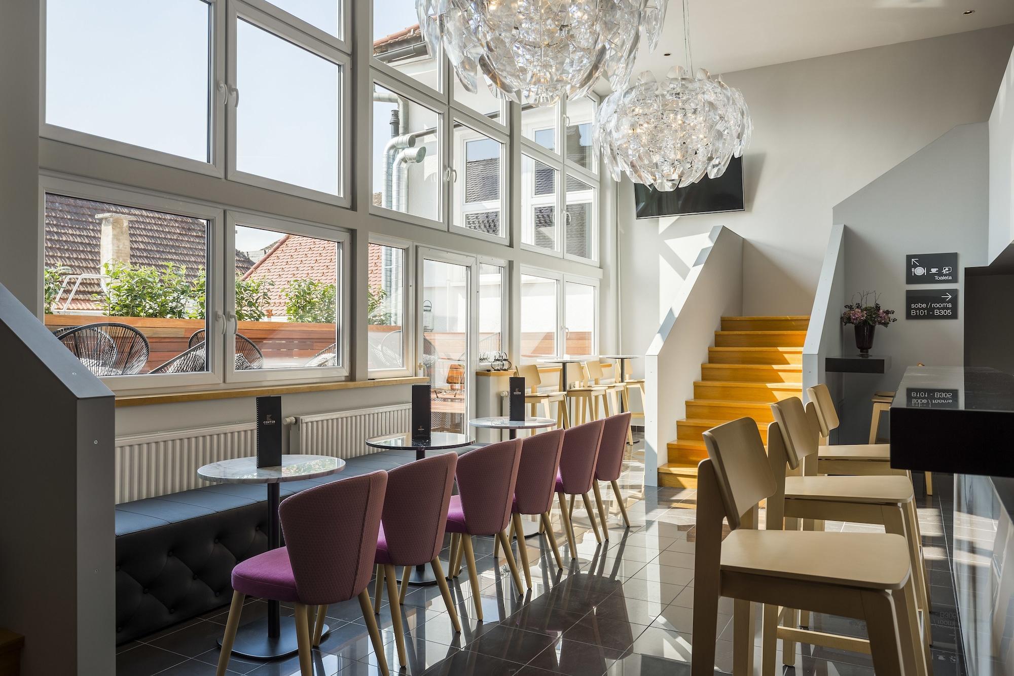 Bar/Salón Hotel Center