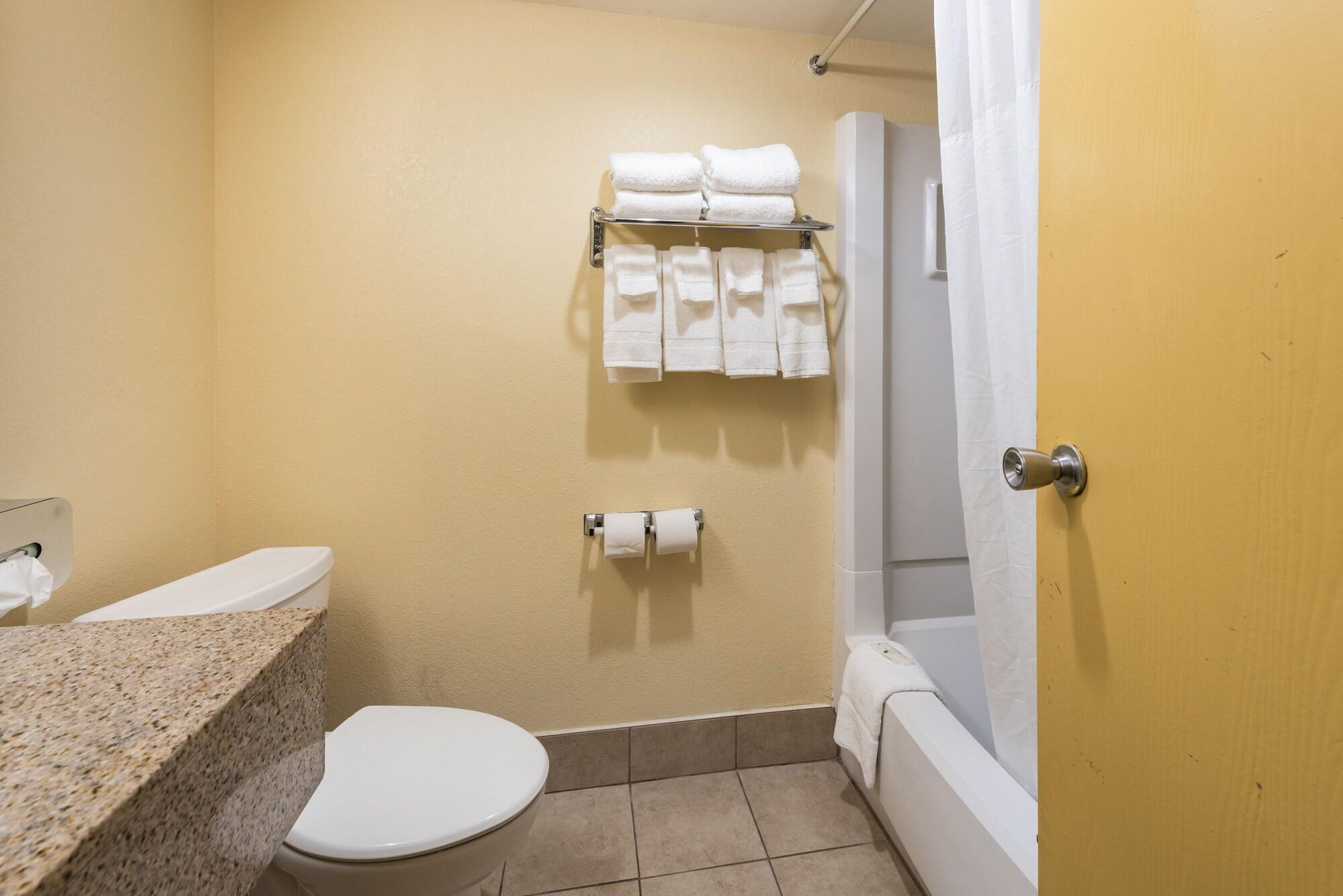 Equipamiento de Habitación Quality Inn & Suites Cincinnati Uptown Norwood