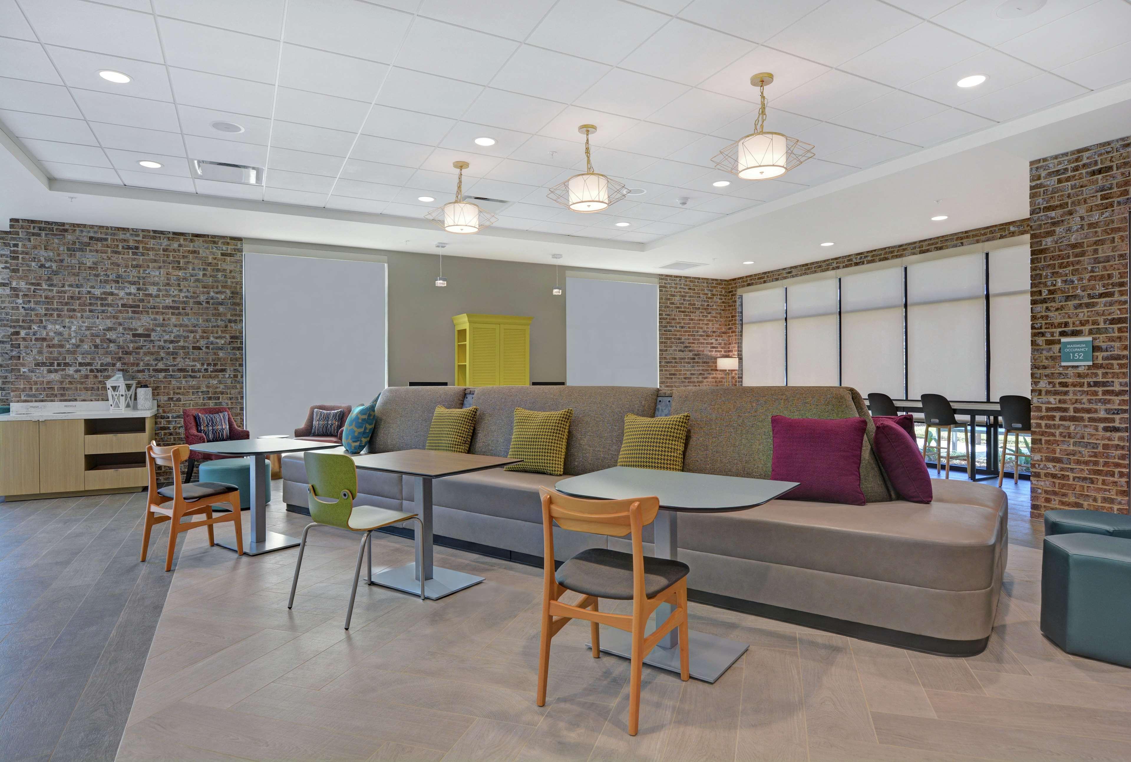 Vista Lobby Home2 Suites by Hilton Charleston Daniel Island