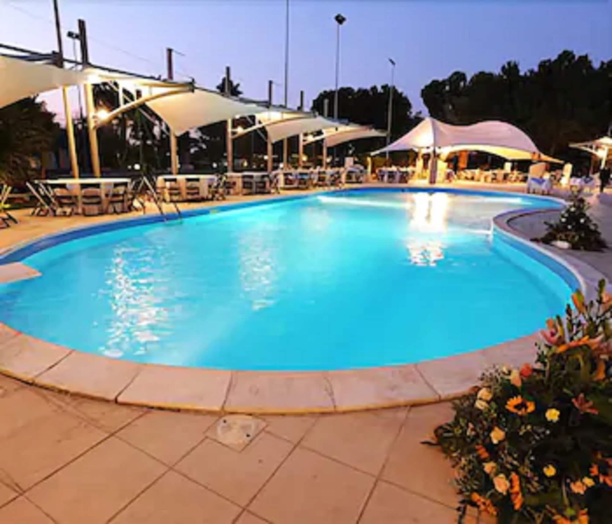 Vista Piscina Villa Orchidea