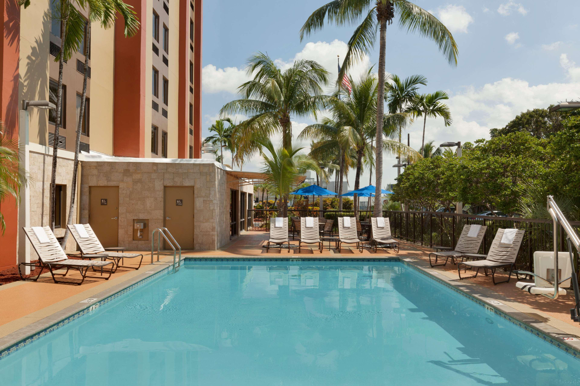 Vista Piscina Hampton Inn Miami-Airport West