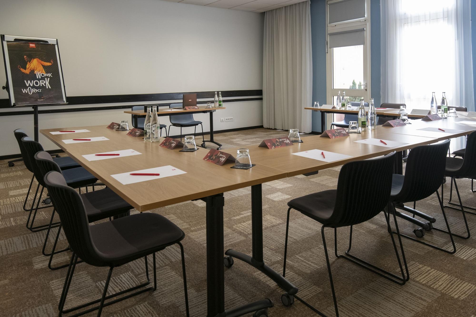 Sala de Reuniones ibis Gap Centre