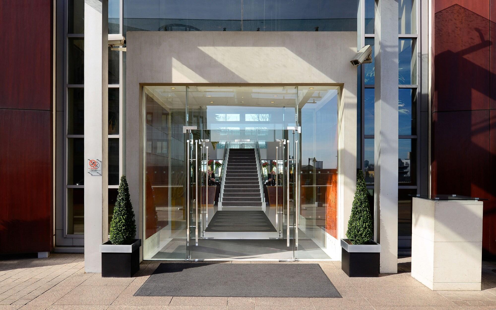 Vista Lobby Canary Riverside Plaza Hotel