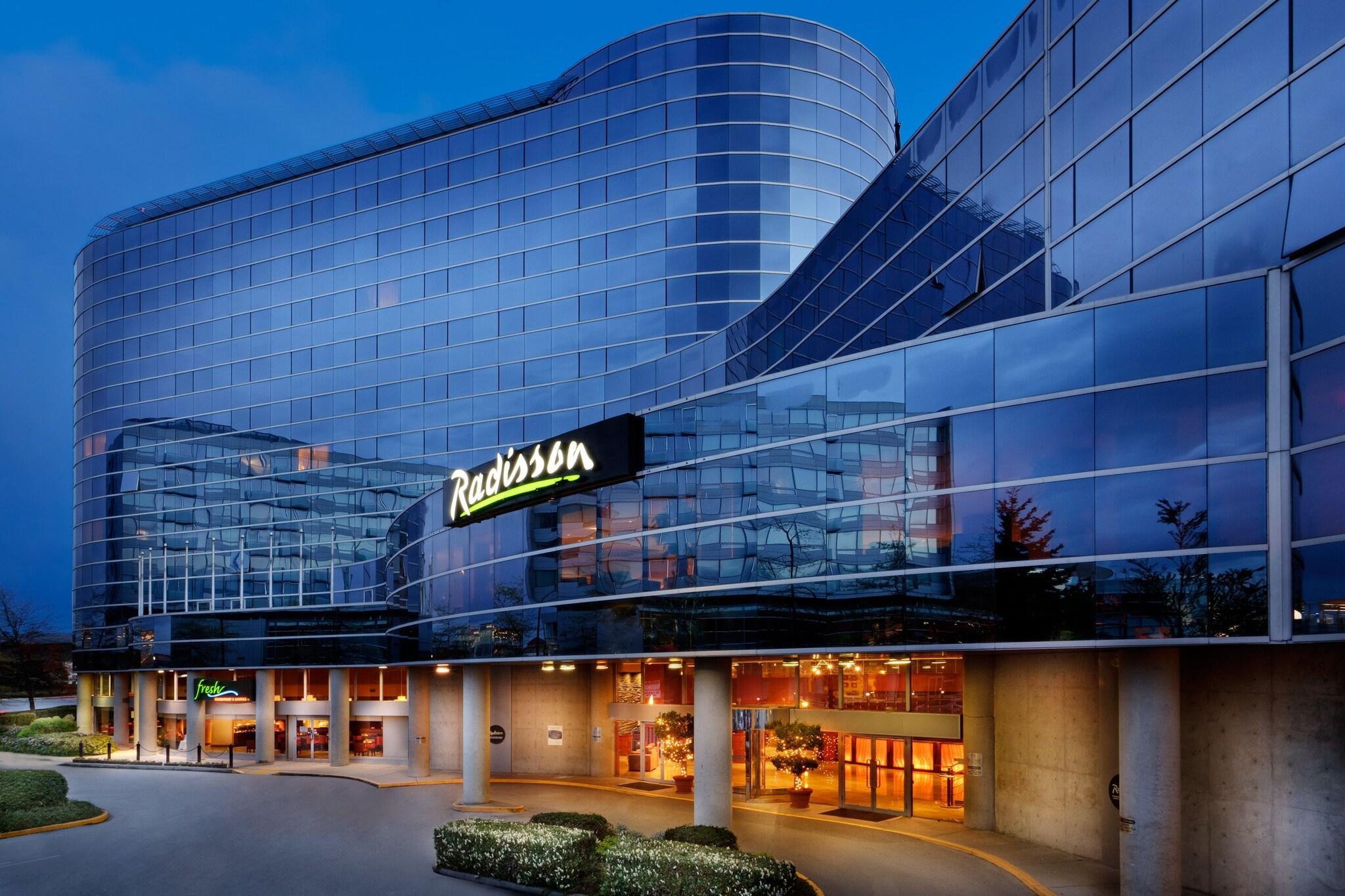 Vista Exterior Radisson Hotel Vancouver Airport
