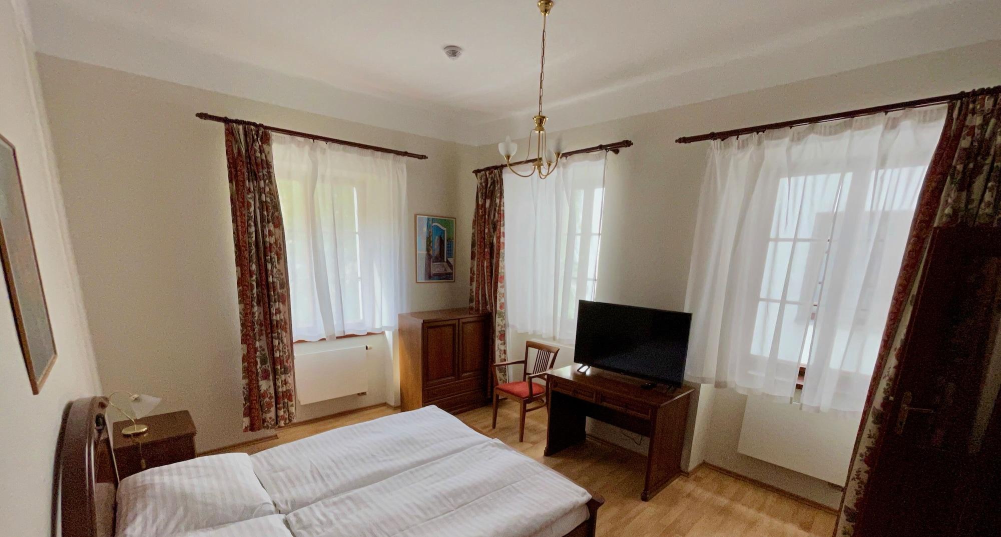 Varios Hostel Little Quarter