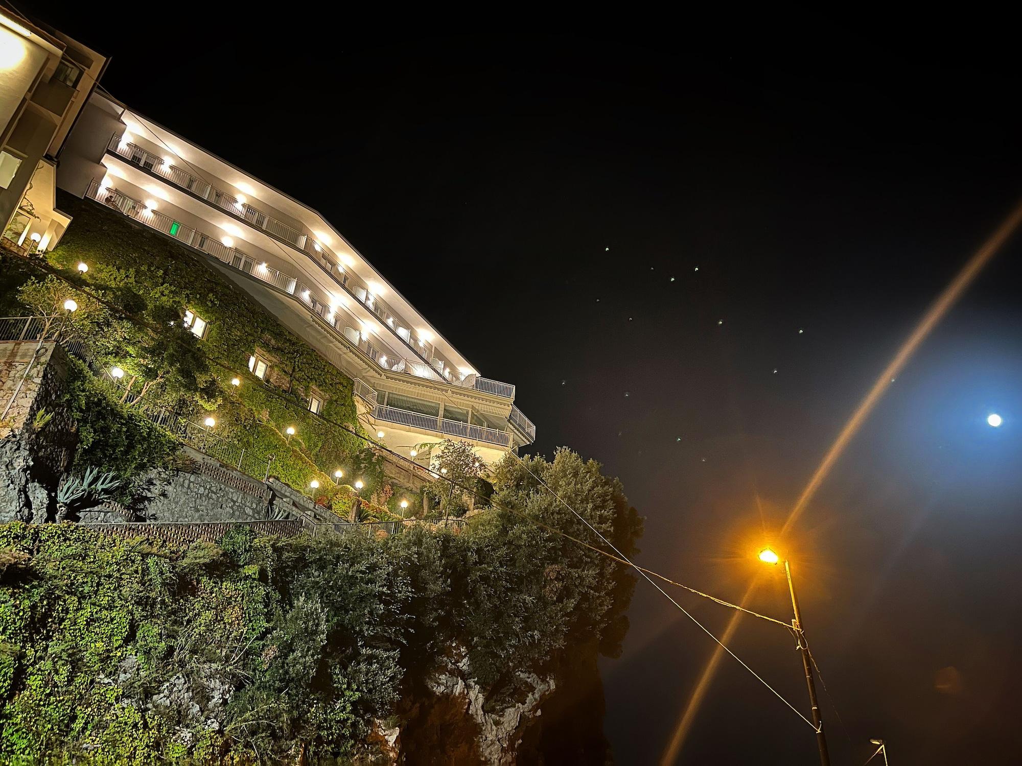 Vista Lobby Hotel Le Rocce