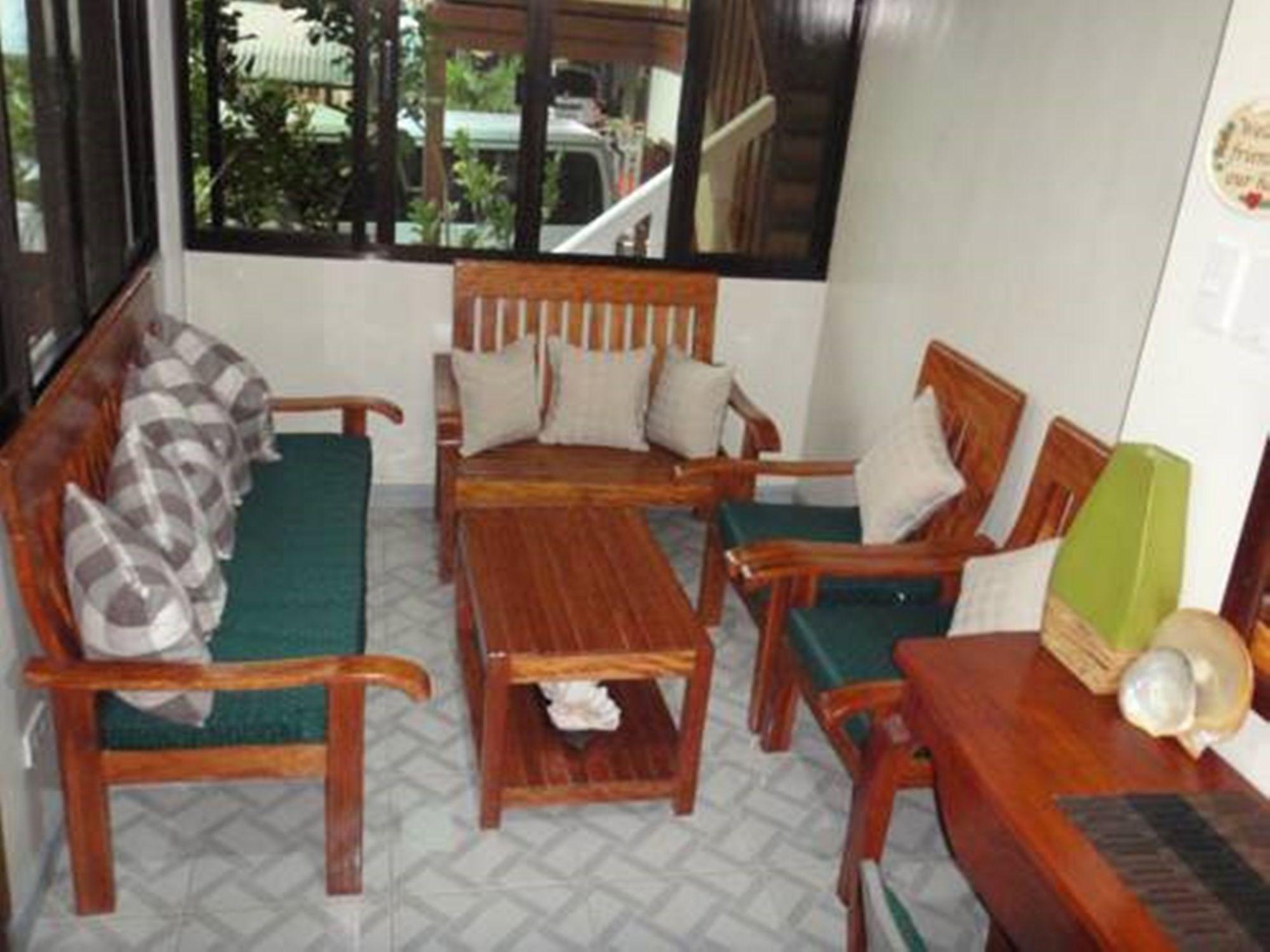 Vista Lobby Nonoy Matt Bed & Breakfast