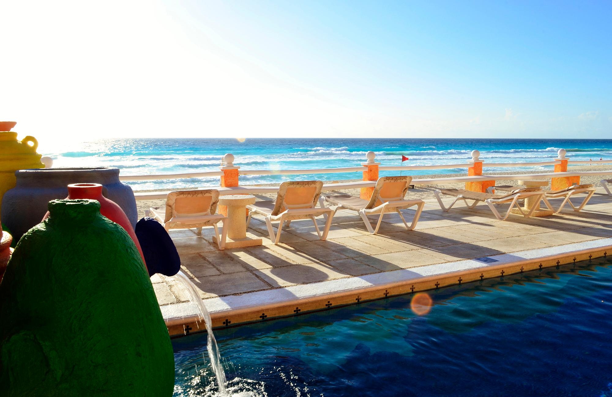 Playa Mia Cancun Resort