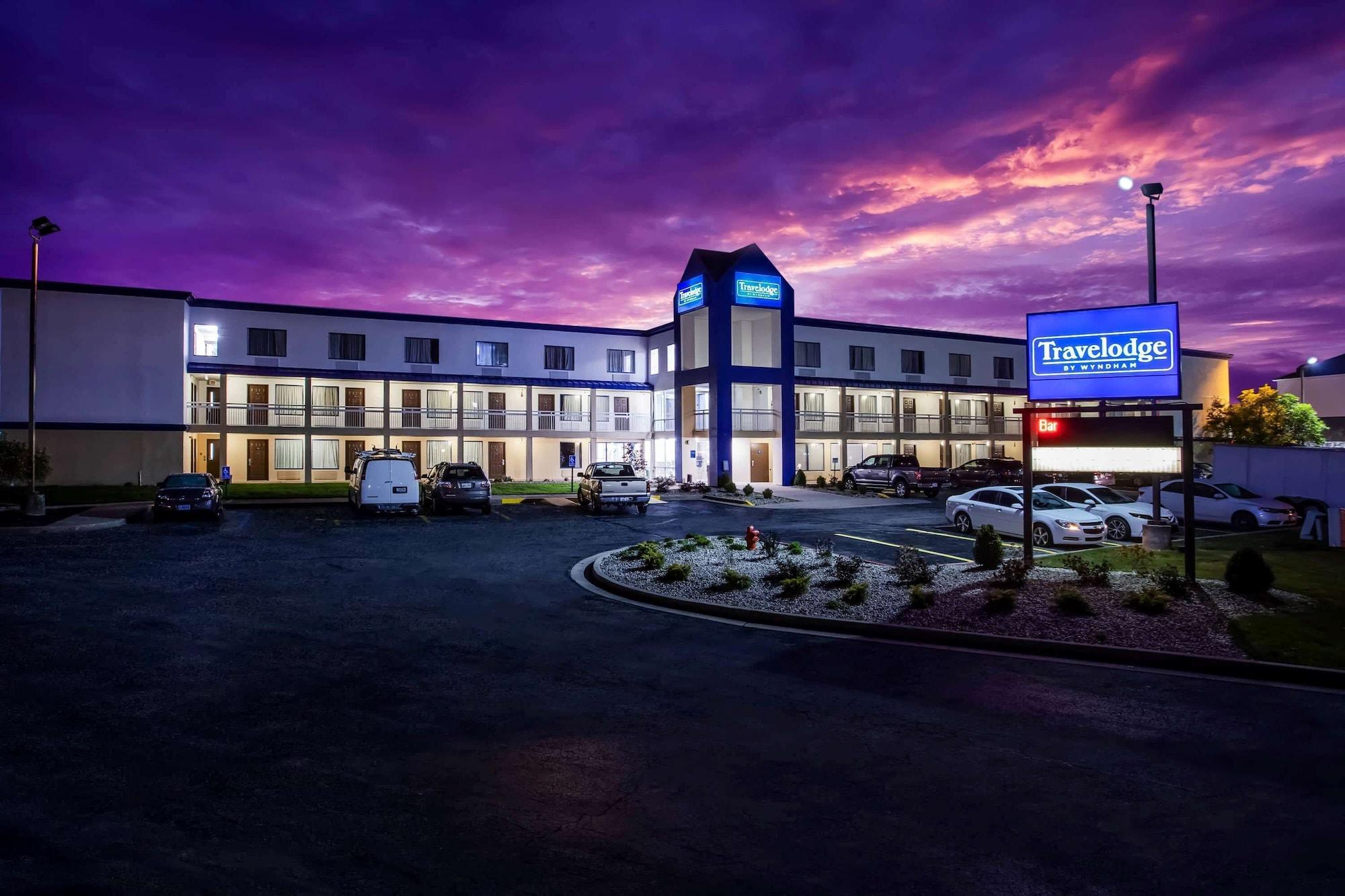 Vista Exterior Travelodge by Wyndham Fort Wayne North