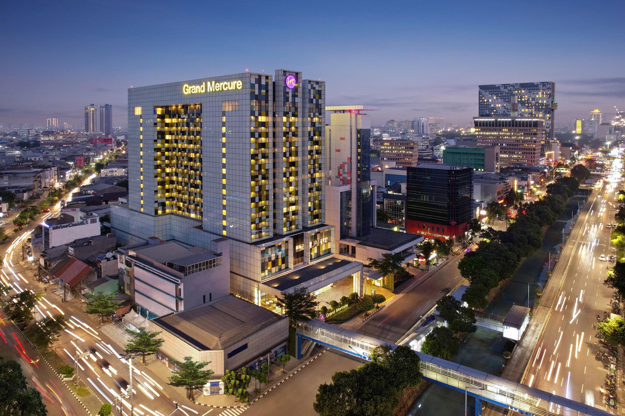 Vista Exterior Grand Mercure Jakarta Harmoni