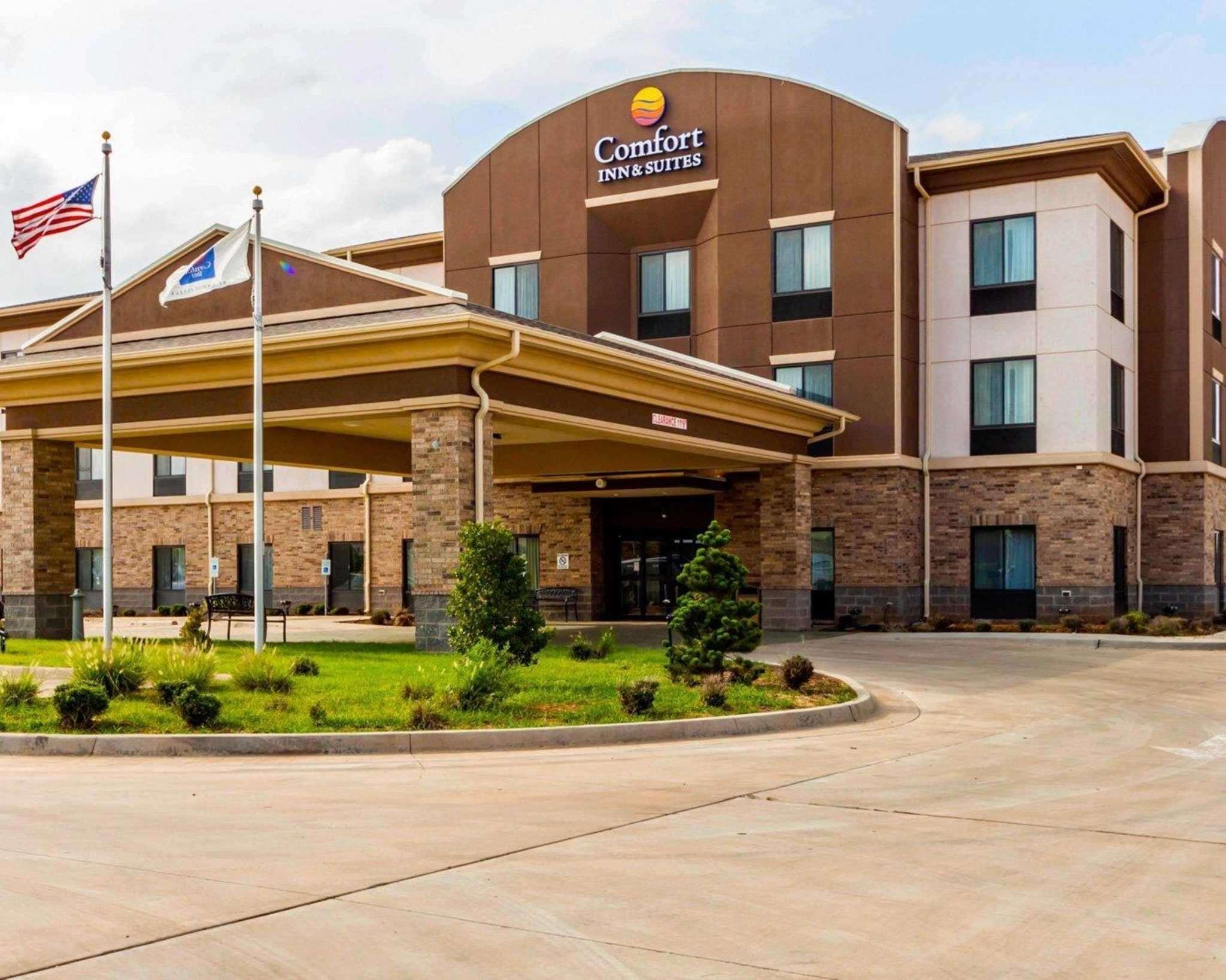 Vista Exterior Comfort Inn & Suites Alva