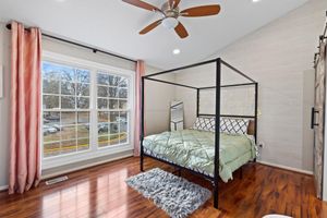 Alquiler Vacacional - Luxurious home with golf course view, deck, grill, Peloton! King size bed.