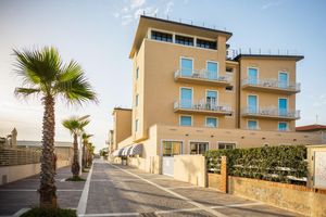 Alojamiento - Hotel in Marina di Cecina a few steps from the sea