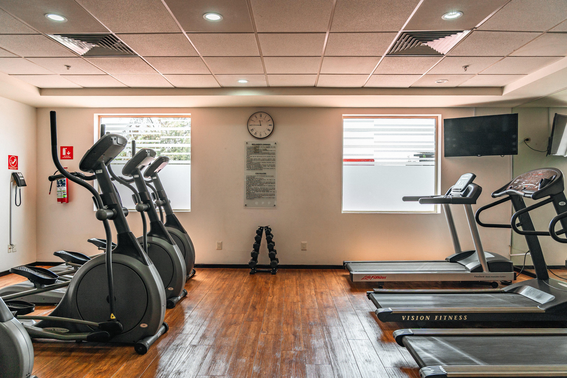 Gimnasio Holiday Inn Guadalajara Patria Universidad by IHG