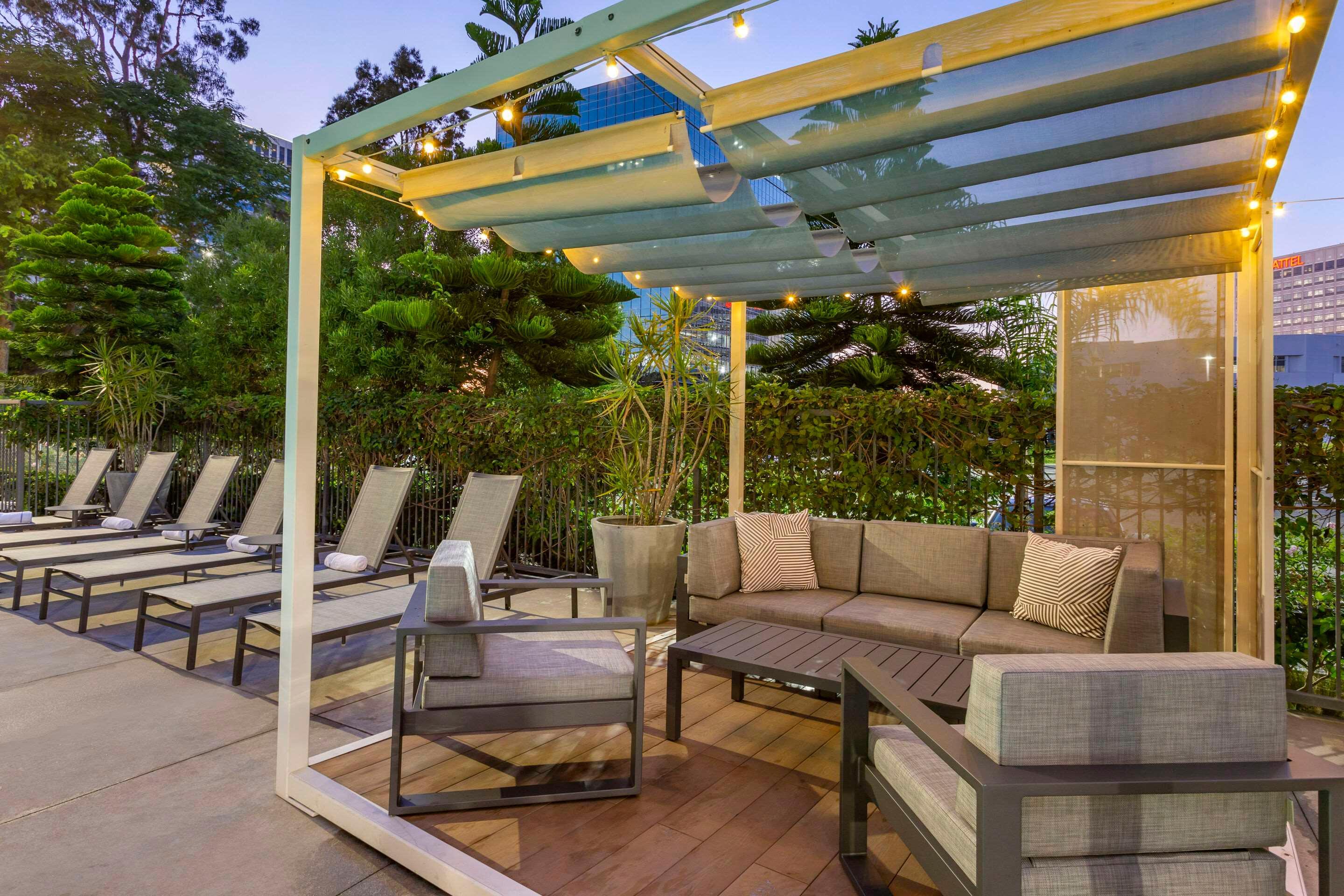 Vista Exterior Cambria Suites LAX