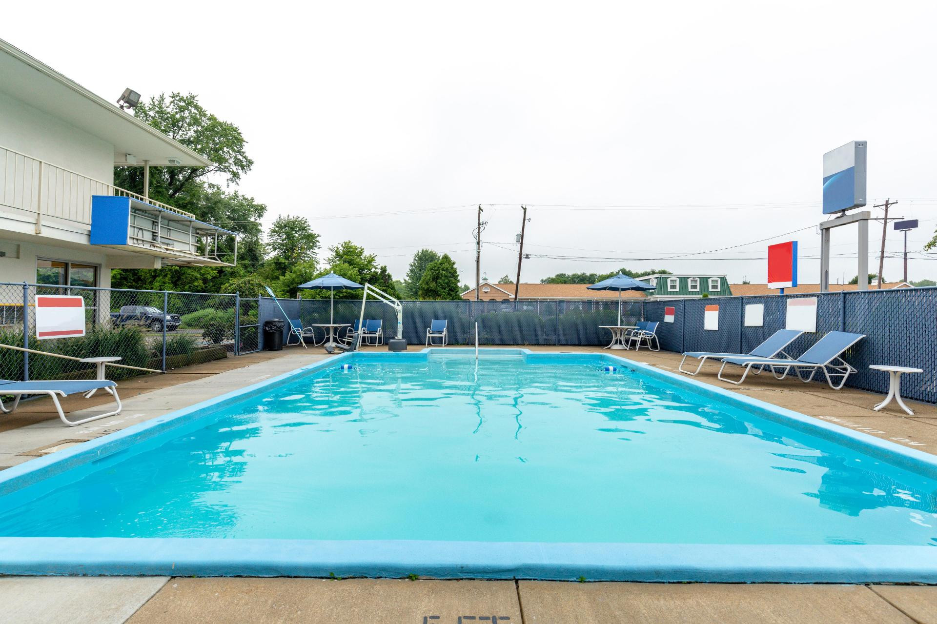 Vista Piscina Days Inn by Wyndham New Philadelphia