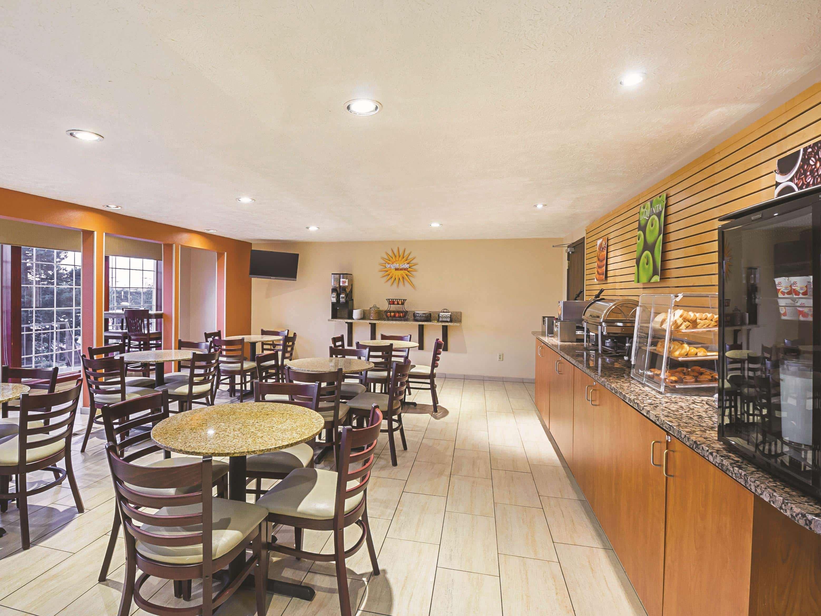 Restaurant La Quinta Inn & Suites by Wyndham Woodburn
