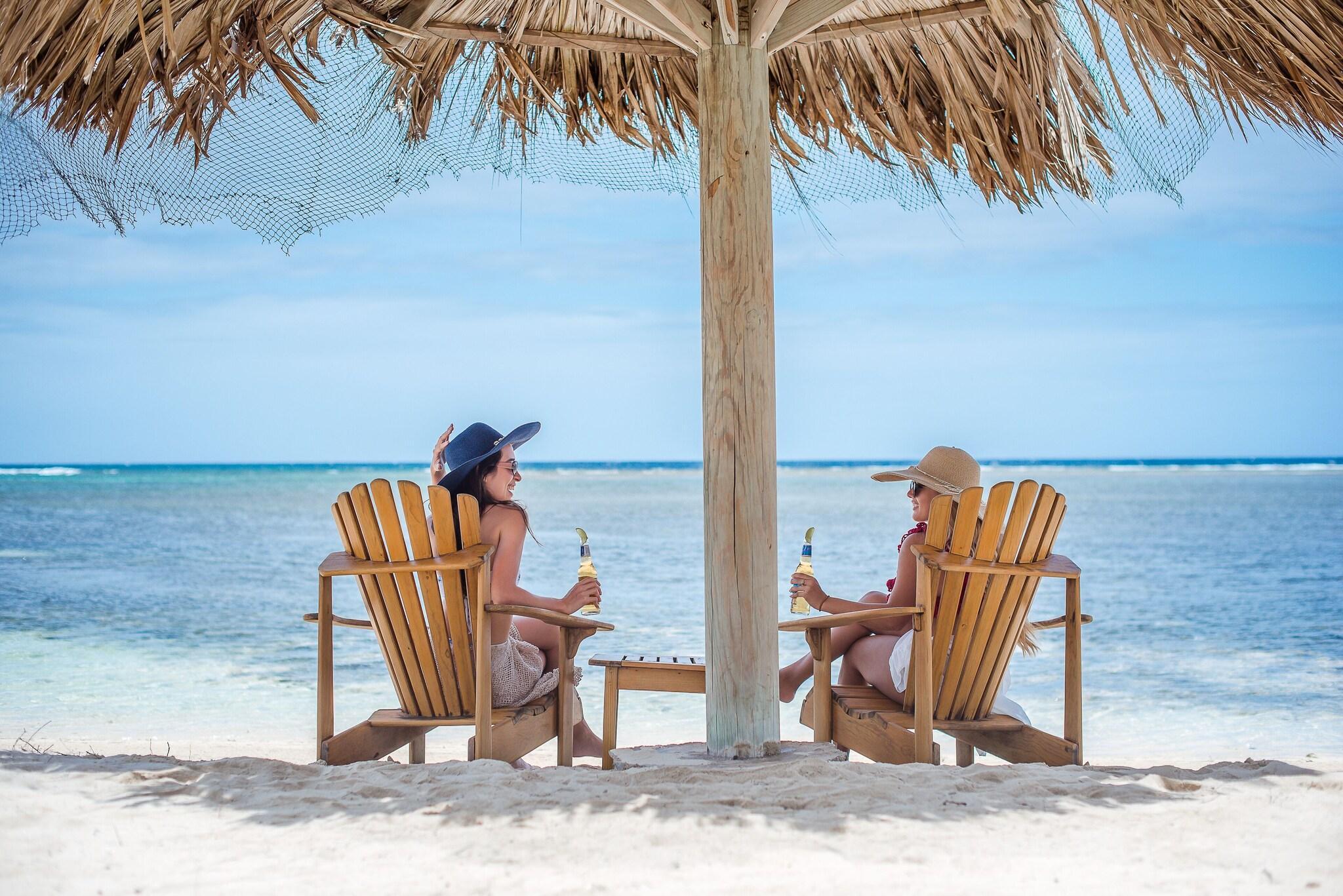 Playa Barefoot Cay Resort