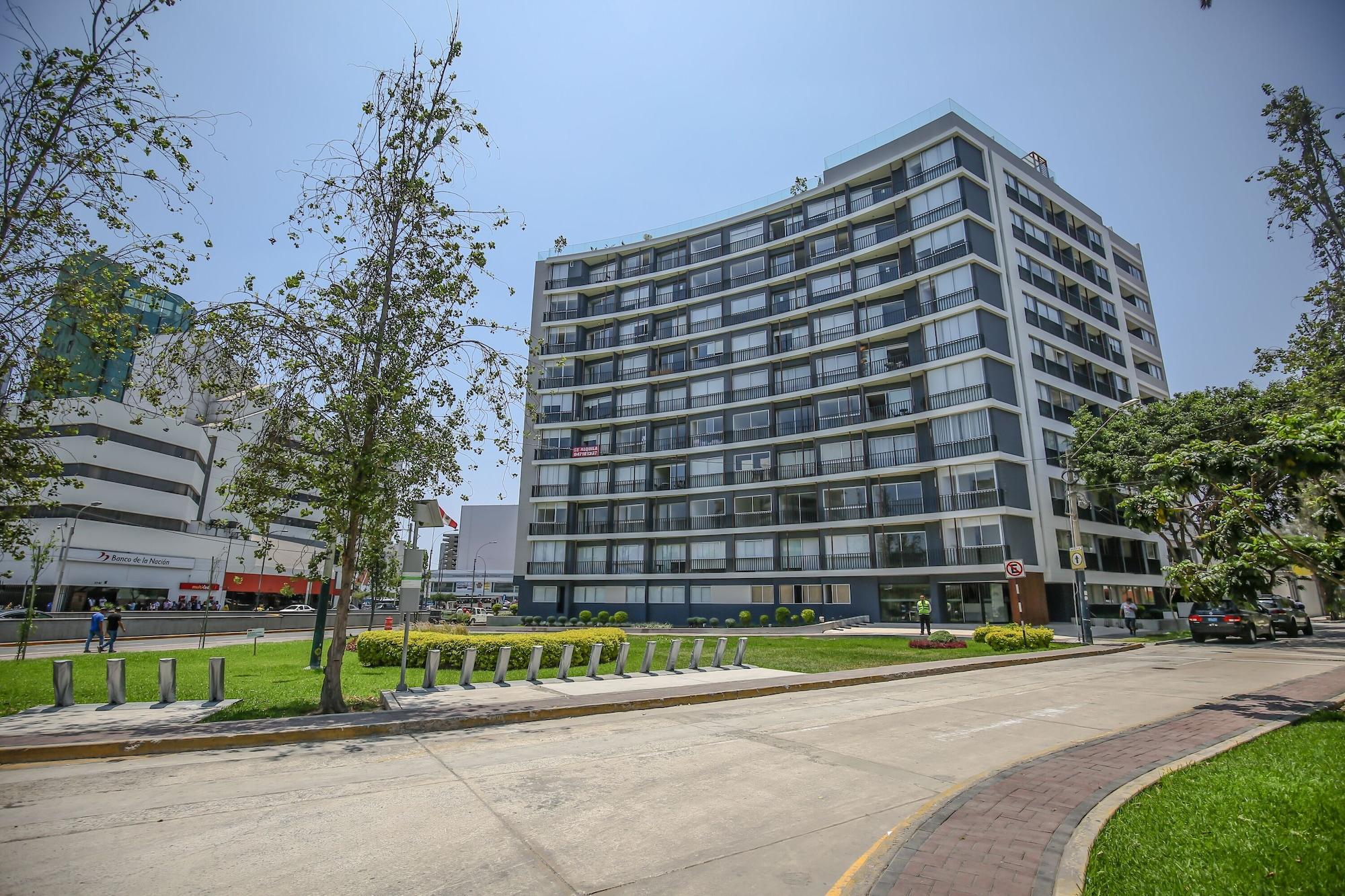 Vista Exterior Trendy Host Black - San Isidro
