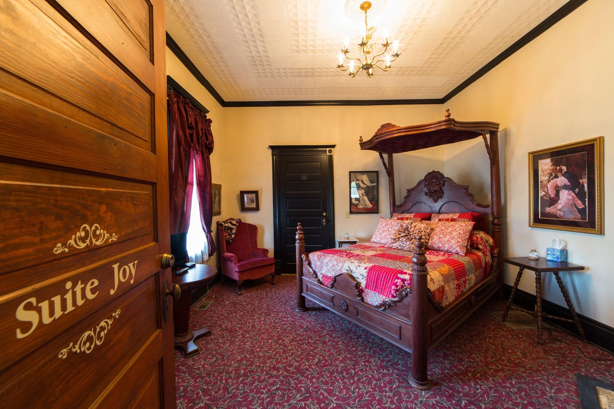 Varios Grand Victorian Inn