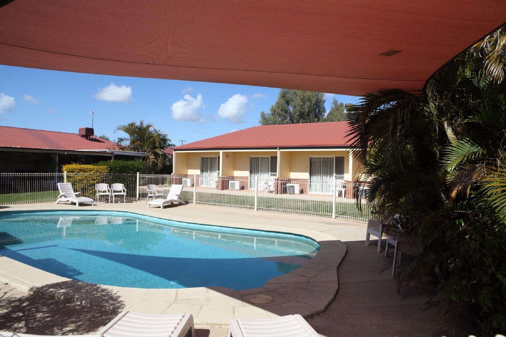 Vista Piscina Emerald Explorers Inn