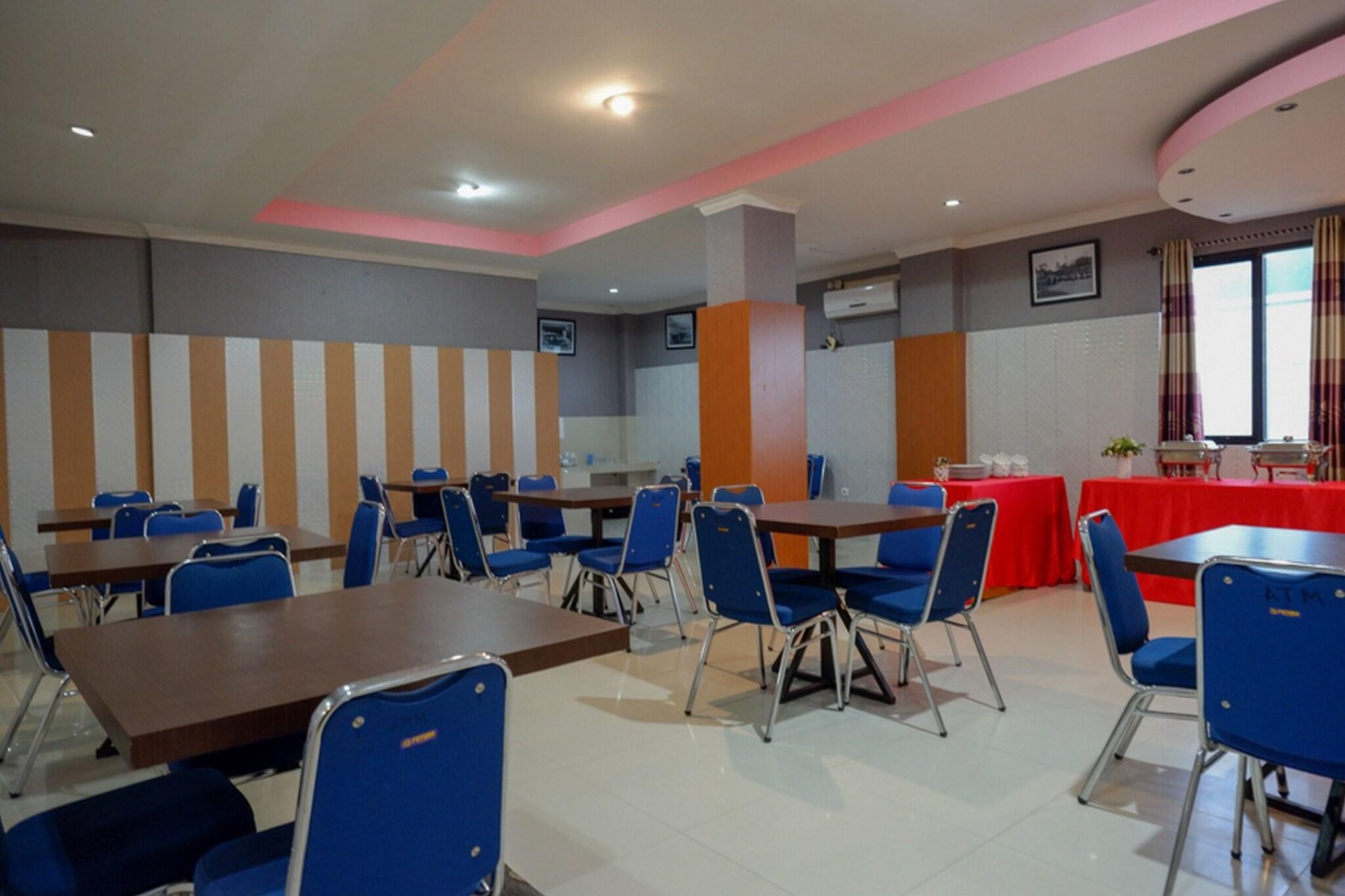 Restaurant Formerly RedDoorz near Citraland Waterpark Kendari