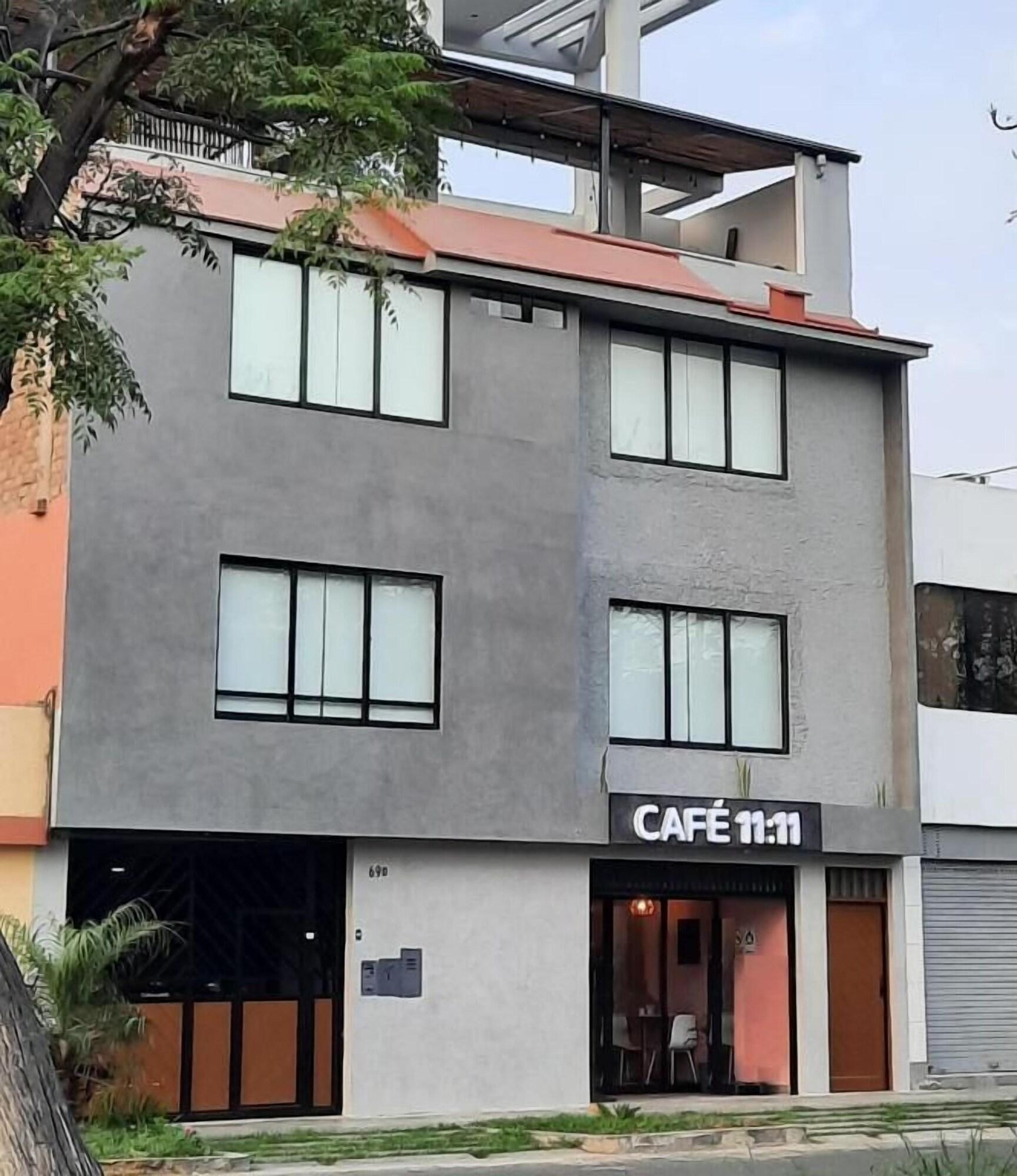 Varios Av. Carlos Valderrama 690