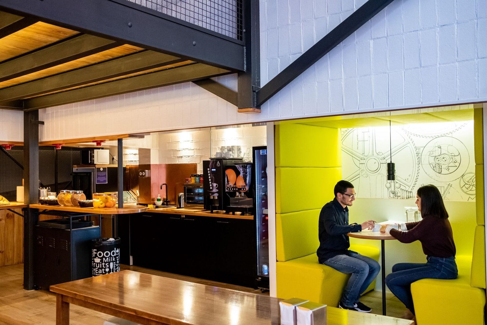 Bar/Salón Far Home Bernabeu