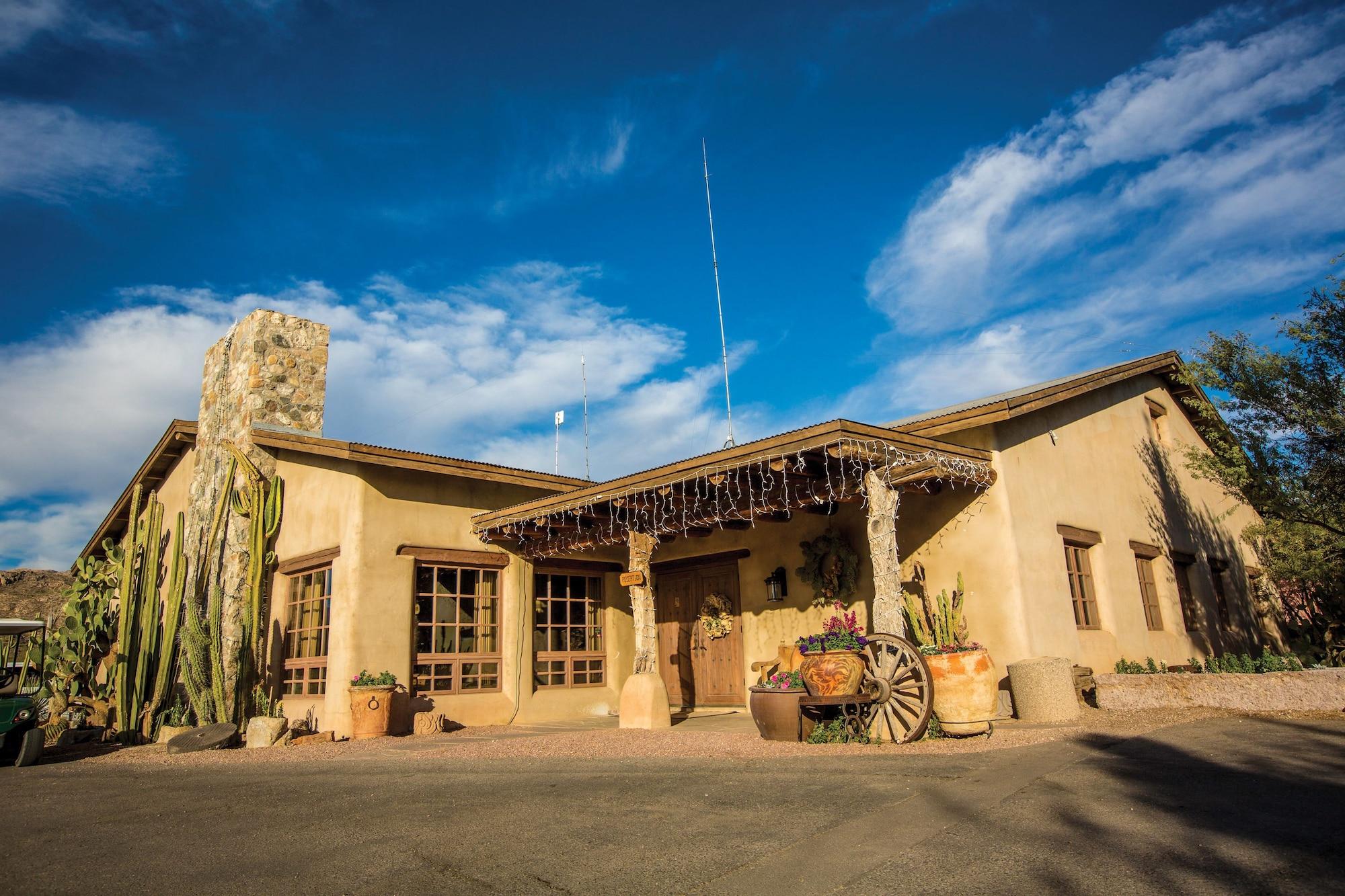 Vista Lobby Tanque Verde Ranch
