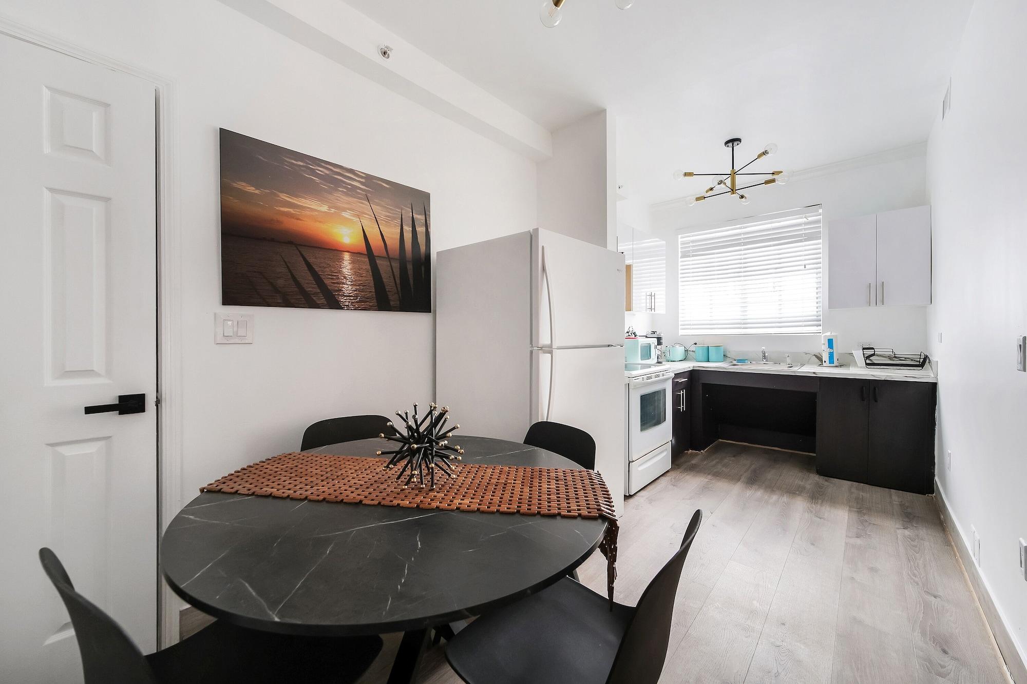 Restaurant Drexel Apts by At Mine Hospitality
