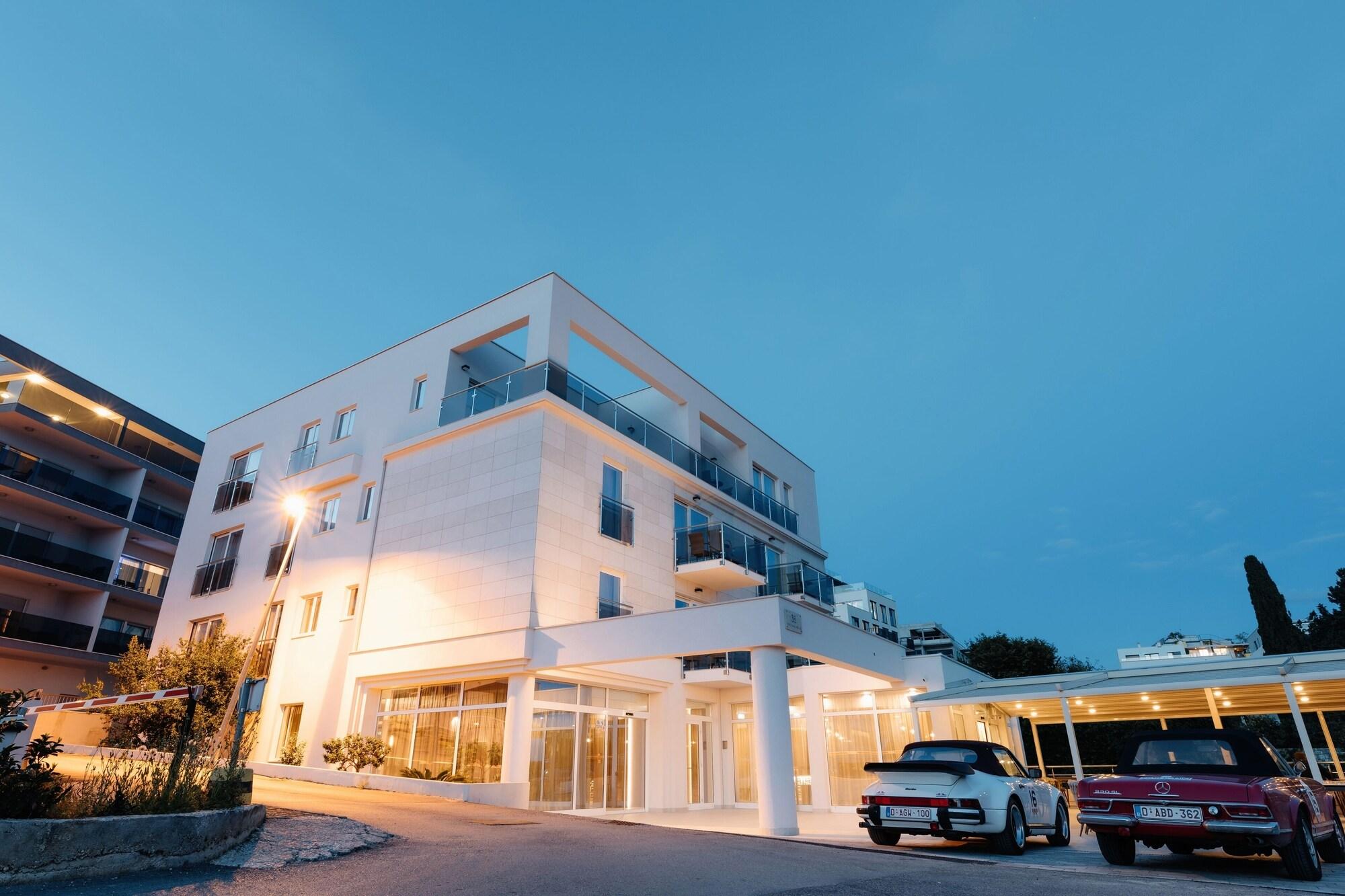 Vista Exterior Hotel Fanat