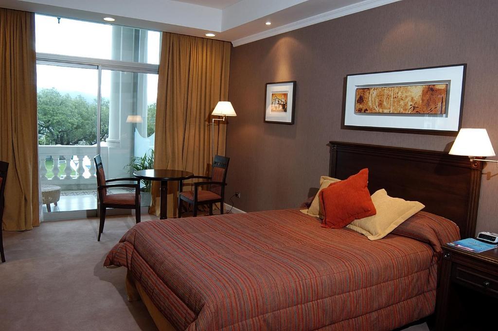 Habitación Howard Johnson By Wyndham Sierras Hotel And Casino