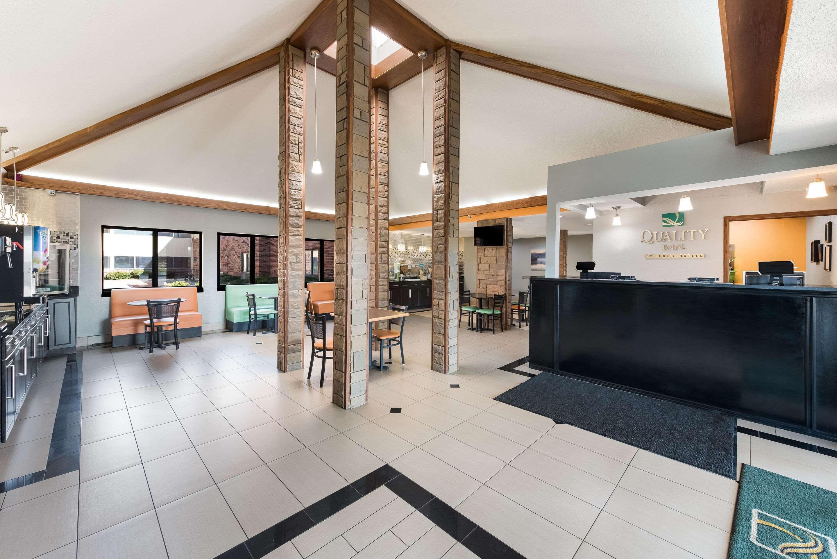 Vista Lobby Quality Inn Upper Sandusky